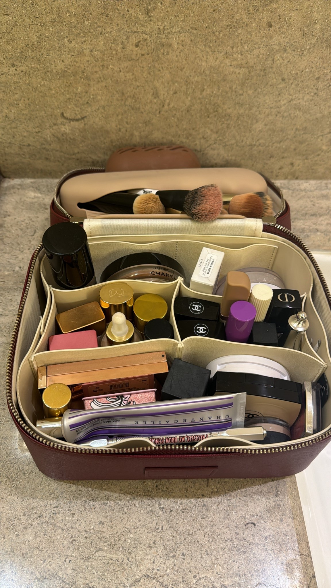 Travel makeup with the best case

#LTKFindsUnder100 #LTKTravel #LTKBeauty