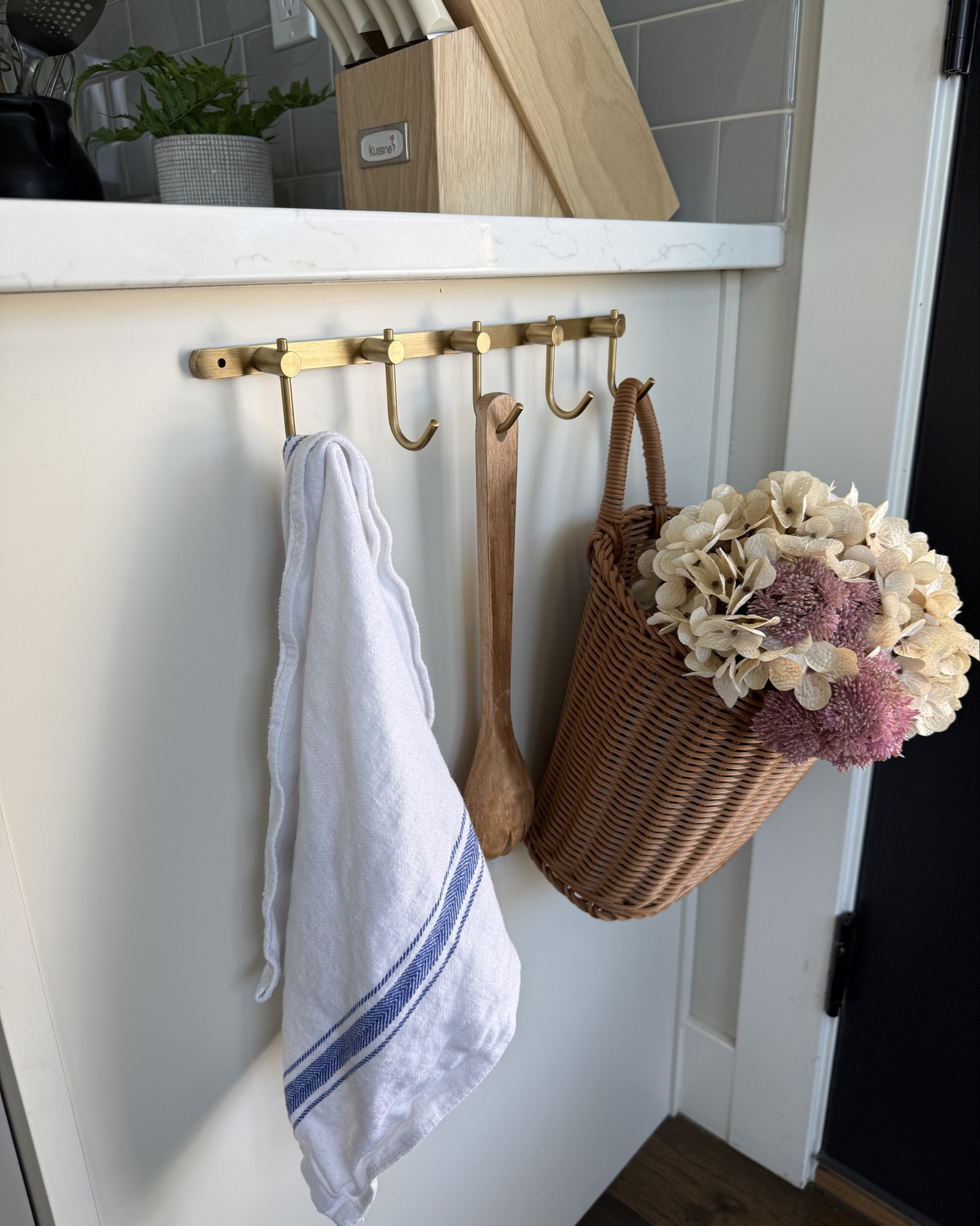 Shop my new Amazon kitchen accessories! The basket is a great way to hide clutter.


#LTKHome #LTKU