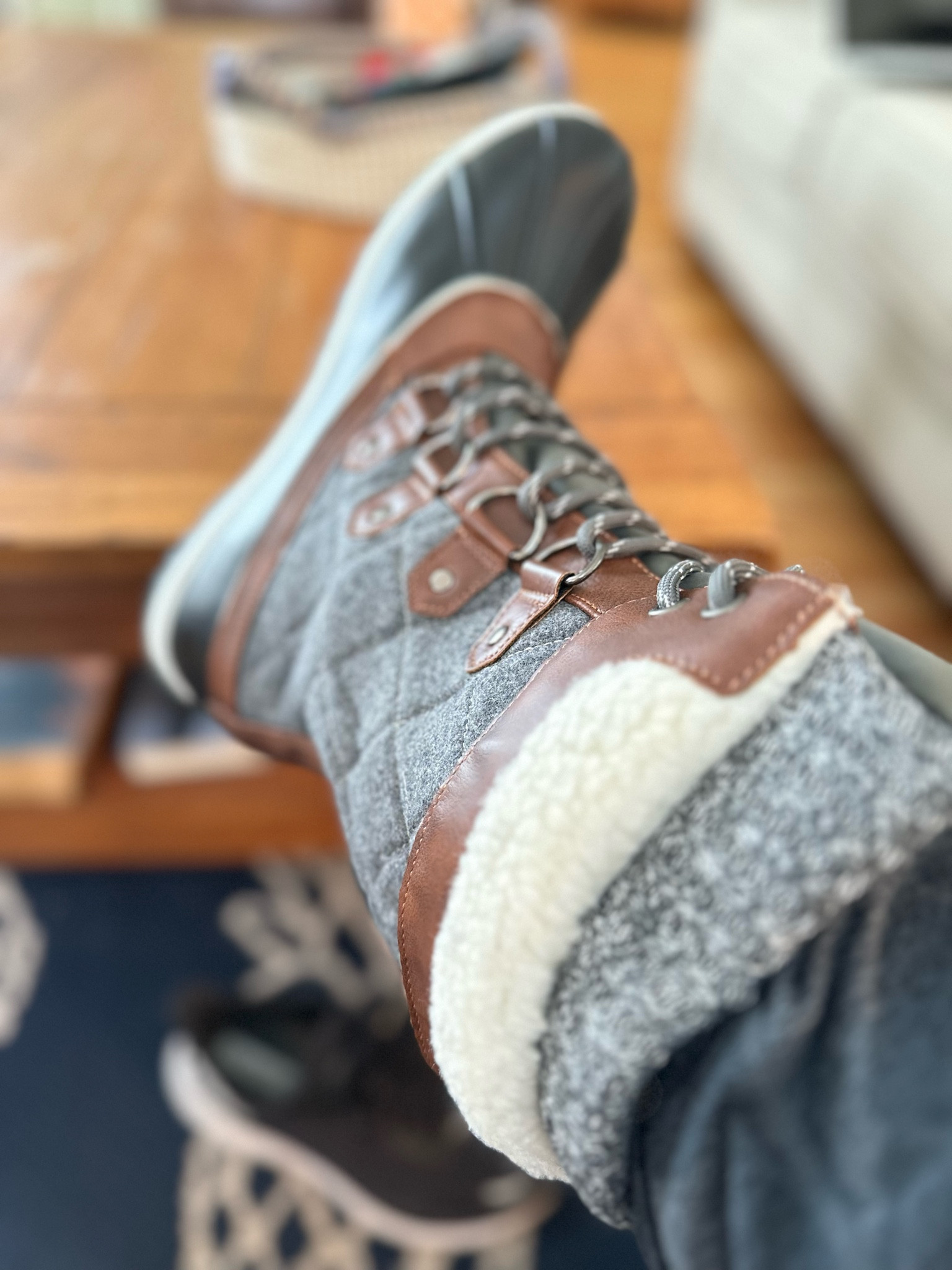 The coziest winter boots that look just like Soren’s but way less. 

#LTKfindsunder50 #LTKsalealert #LTKover40