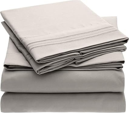 Mellanni Bed Sheet Set - Brushed Microfiber 1800 Bedding - Wrinkle, Fade, Stain Resistant - 4 Pie... | Amazon (US)