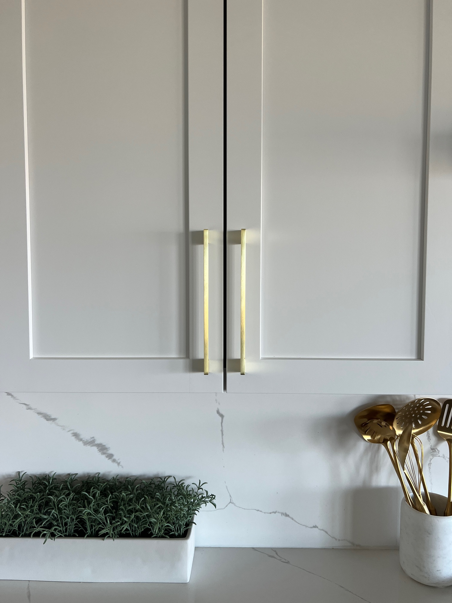 All about those details. Cabinet pulls are an easy way to take your kitchen to the next level. Since they are easy to change I like to go bold with them. 

I love my metal brushed brass kitchen hardware. 

#homemakeover #kitchentransformation #kitchentrends #kitcheninspiration #kitchenlove #kitchencabinets #homeinterior #homeinspiration #kitchengoals #homeimprovement #interiorinspiration #homerenovation #kitchendesign #kitchendecorating #kitchenrenovation #kitchentips #hometrends #kitchenstyle #kitchenideas #homeideas #kitchenremodel #kitchendecor #homedesign #kitchenaccessories #kitchenstorage #homestyle #homedecor #interiorstyle #cabinetstyle #kitchenmakeover

#LTKhome #LTKunder50 #LTKFind