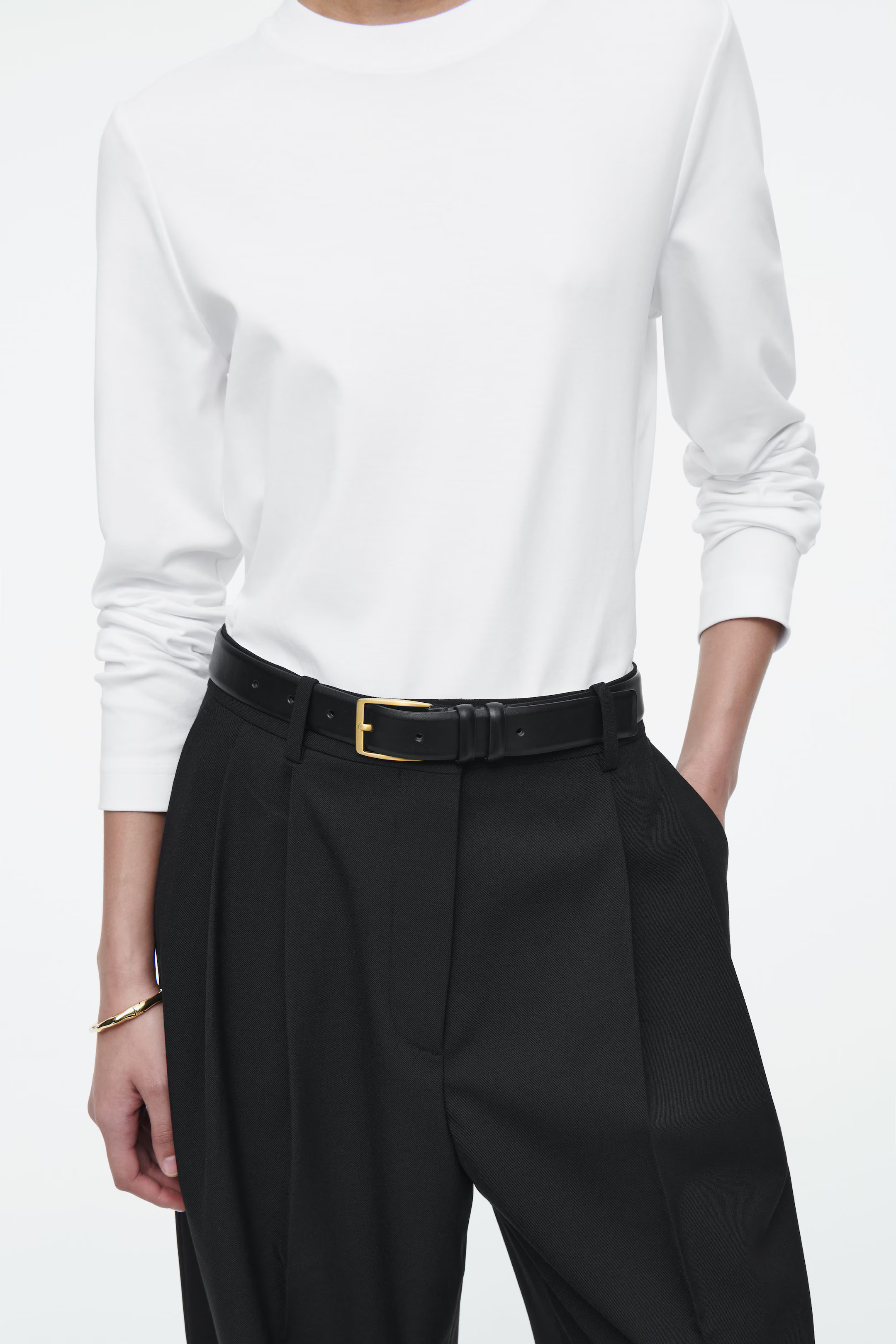 CLASSIC LEATHER BELT - BLACK | COS (AU)