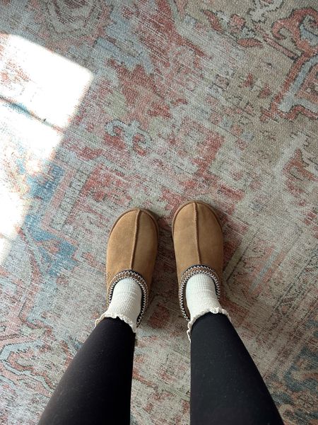 Cozy slippers, found them back in stock 

Fall shoes
Ugg Tasman 

#LTKshoecrush #LTKSeasonal #LTKGiftGuide
