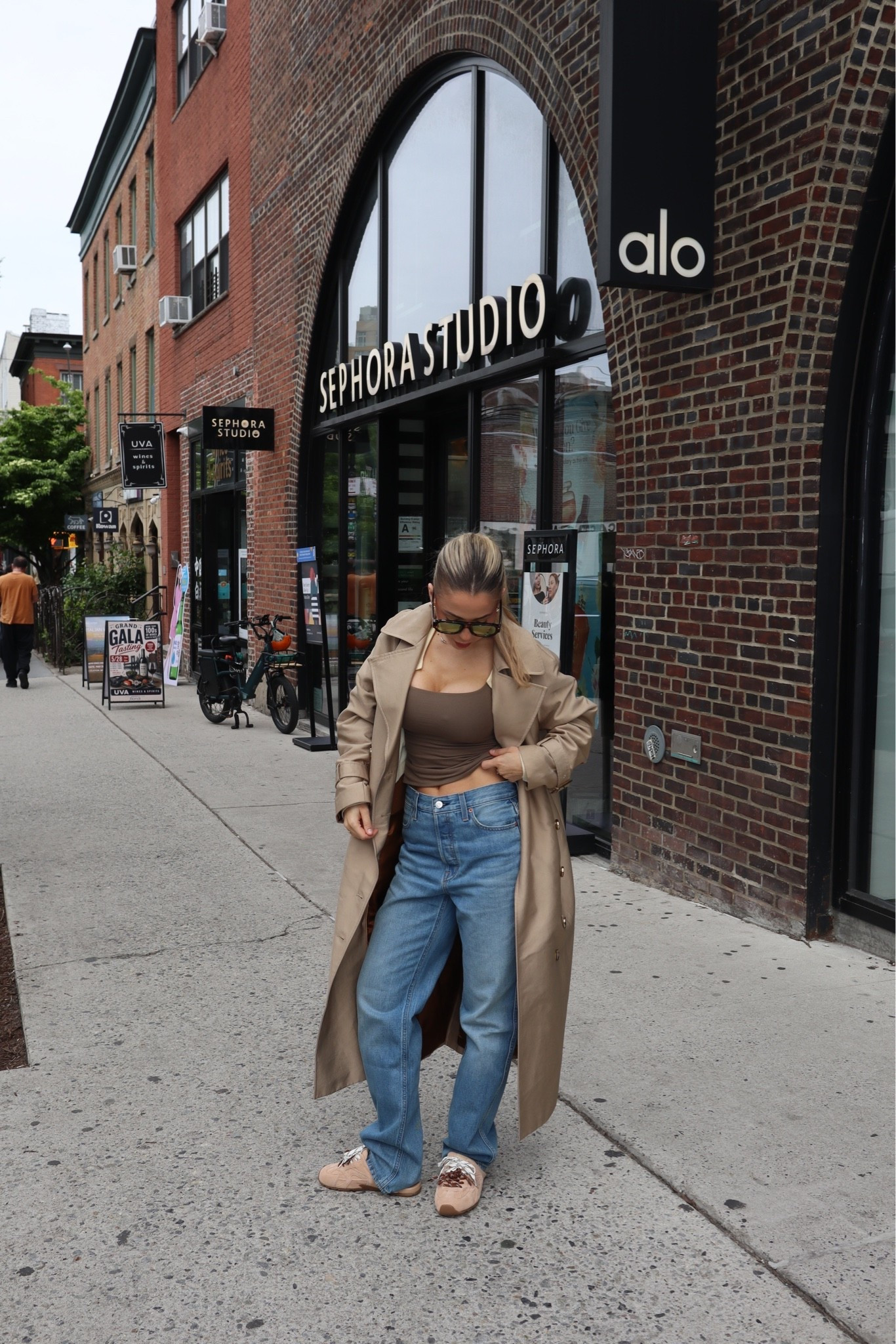Ootd for a day in Brooklyn, ps: I got the jeans 2 size bigger for this fit.