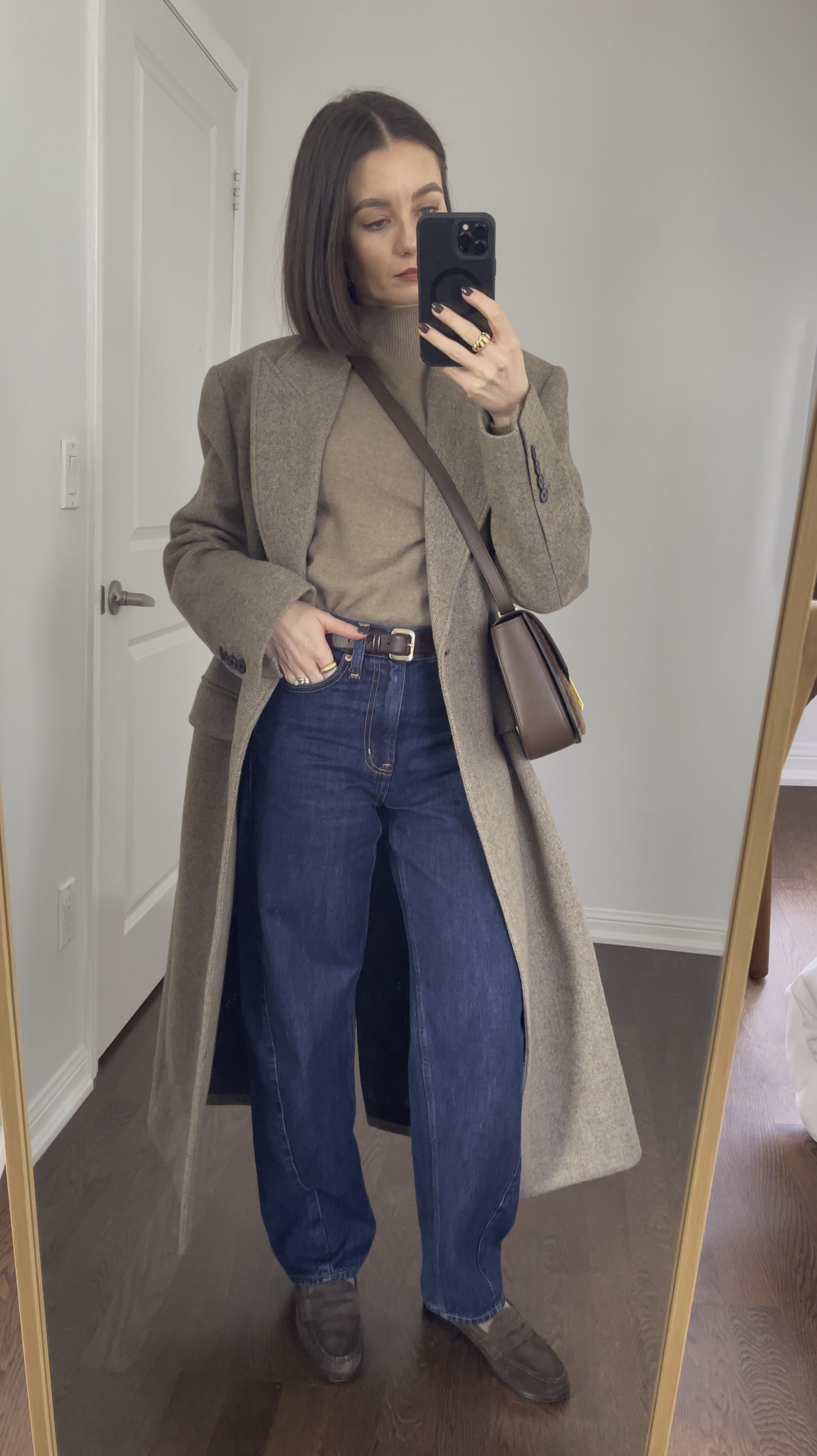 Barrel jeans (size 24 reg), suede loafers, Brown crossbody bag, cashmere knit

#LTKWatchNow #LTKStyleTip #LTKSeasonal