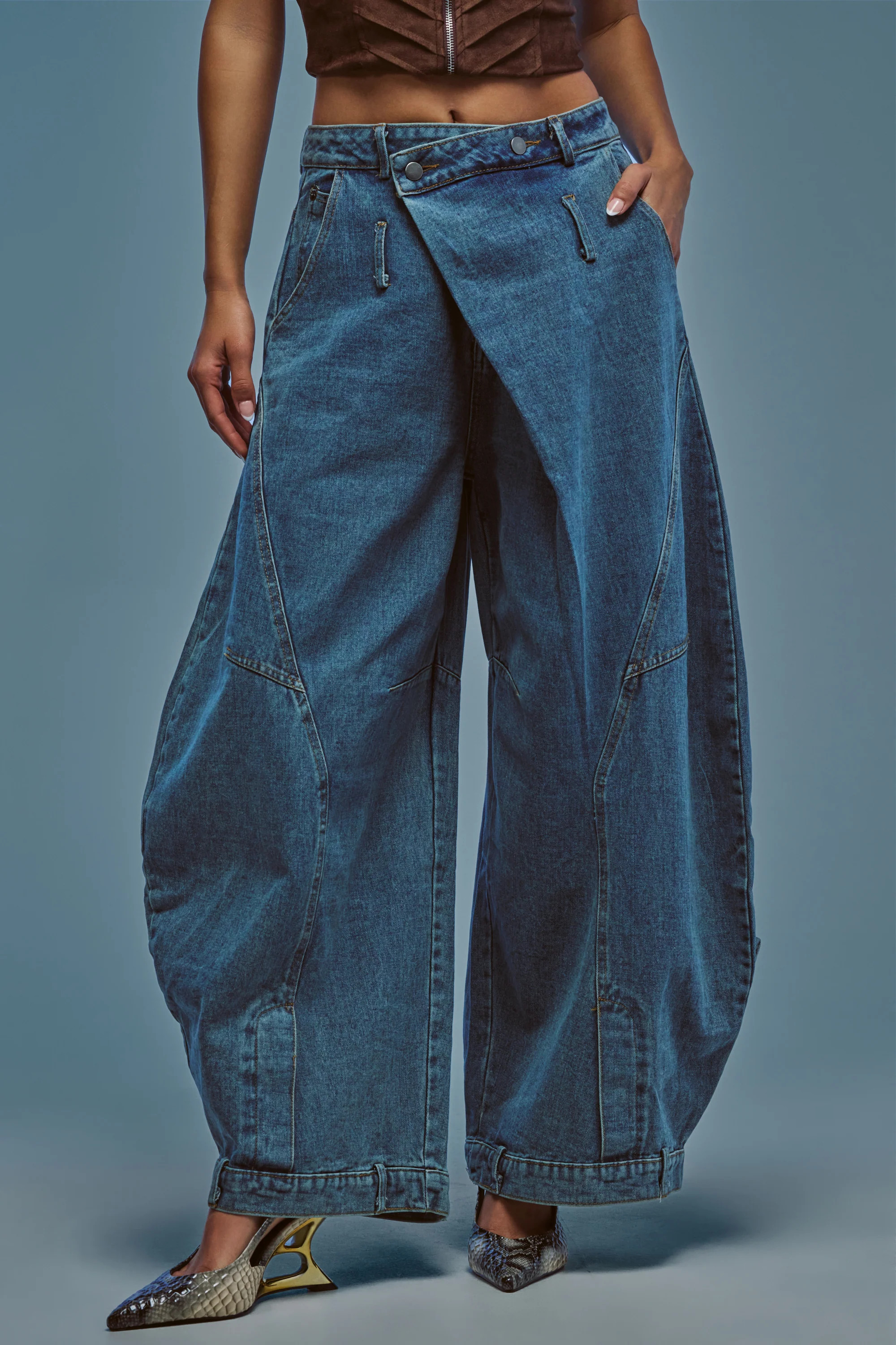 High Rise Barrel Leg Baggy Jeans, Light Wash | AKIRA | AKIRA