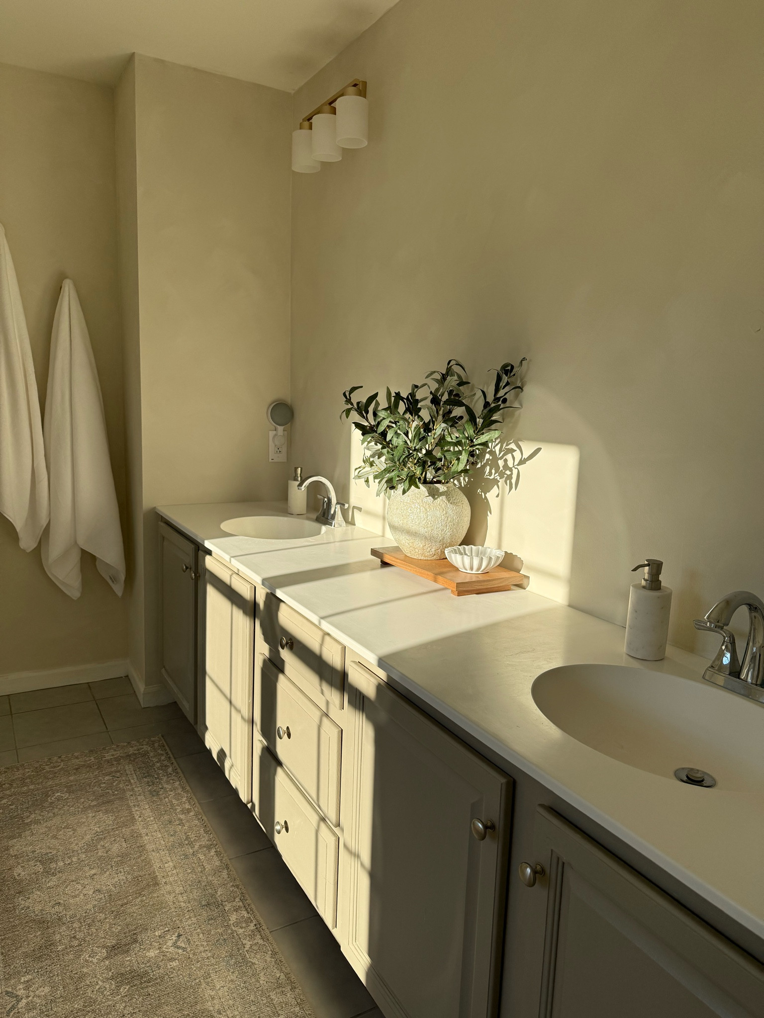 Remodeling my bathroom and trying to keep the costs low is easy when all you do is shop @target @walmart and @amazon 🤣

#LTKFindsUnder50 #LTKFamily #LTKHome