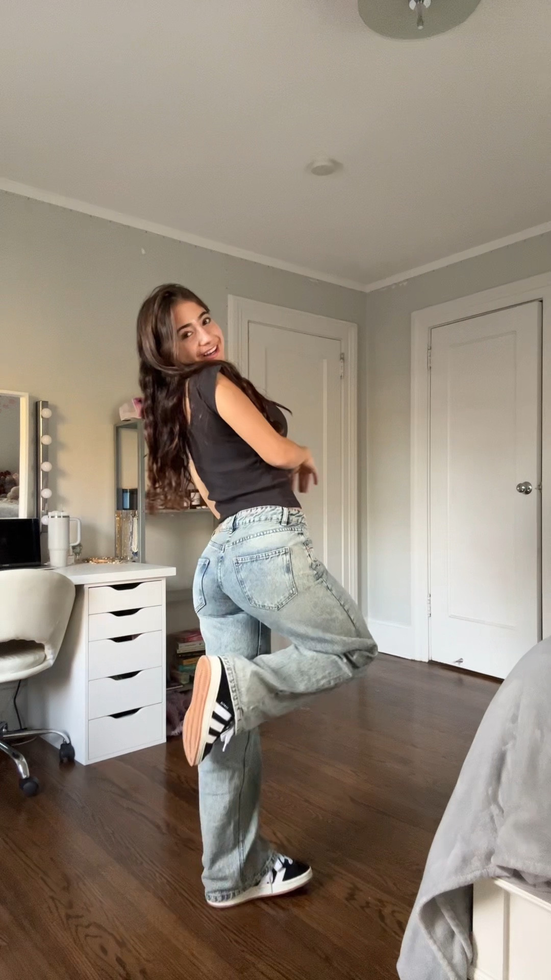 outfit inspo!!
1-
top: one size
jeans: motel rocks (low rise parallel) (W26 L32) (sandy blue acid)
2-
top: brandy melville (stella sweater)
jeans: motel rocks (low rise parallel) (W26 L32) (80s light blue)
3-
top: white fox (too blessed tee) (xxs)
jeans: 24
4- 
sweater: pink lux boutique 
jeans: xs

if a brand is listed instead of a size then it means it’s not available on here :)