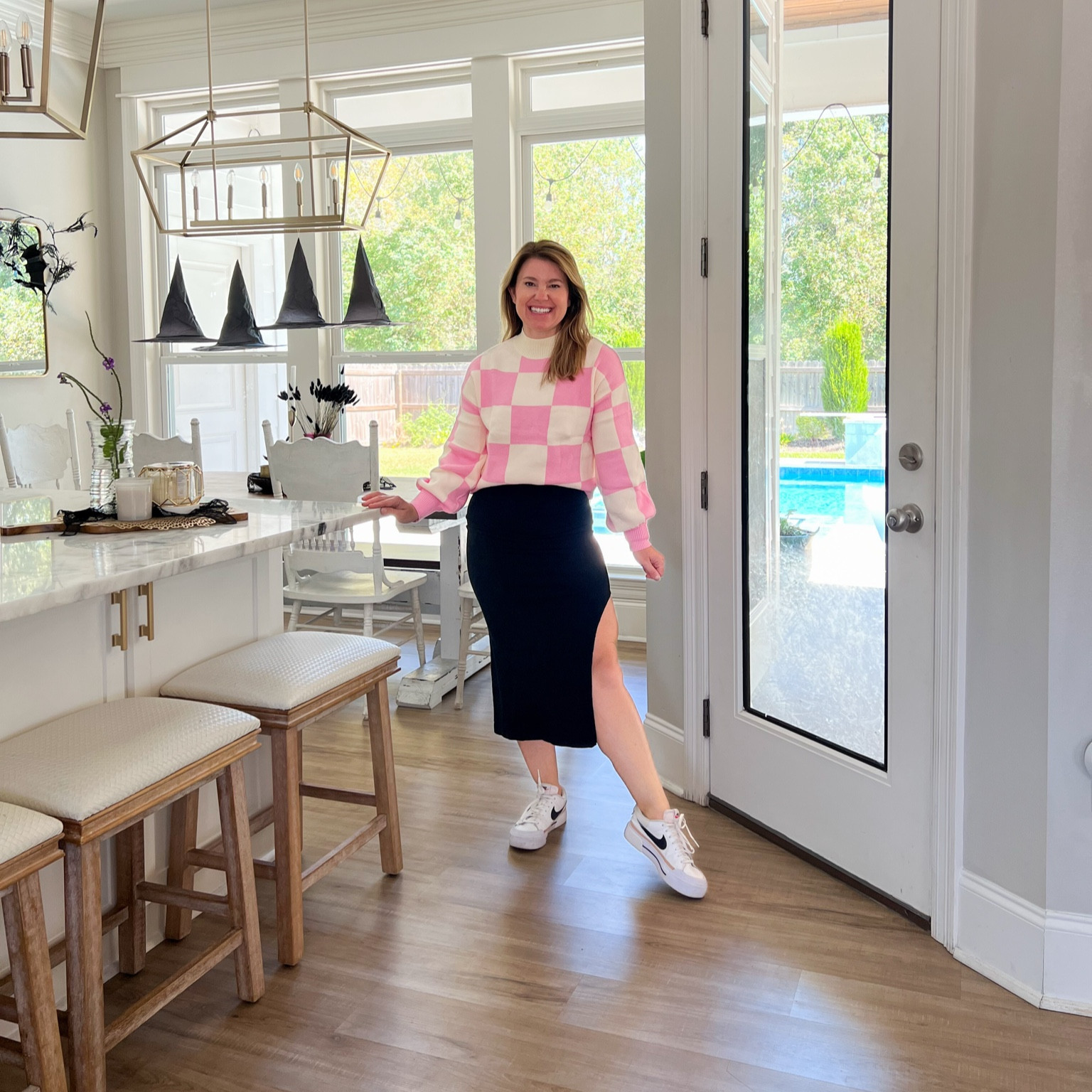 The sweater with personality 🩷🤍 Obsessed with this sweater, and it’s super comfy! Perfect for layering over a slip dress 🫶🏻

#LTKFindsUnder50 #LTKSeasonal #LTKTravel