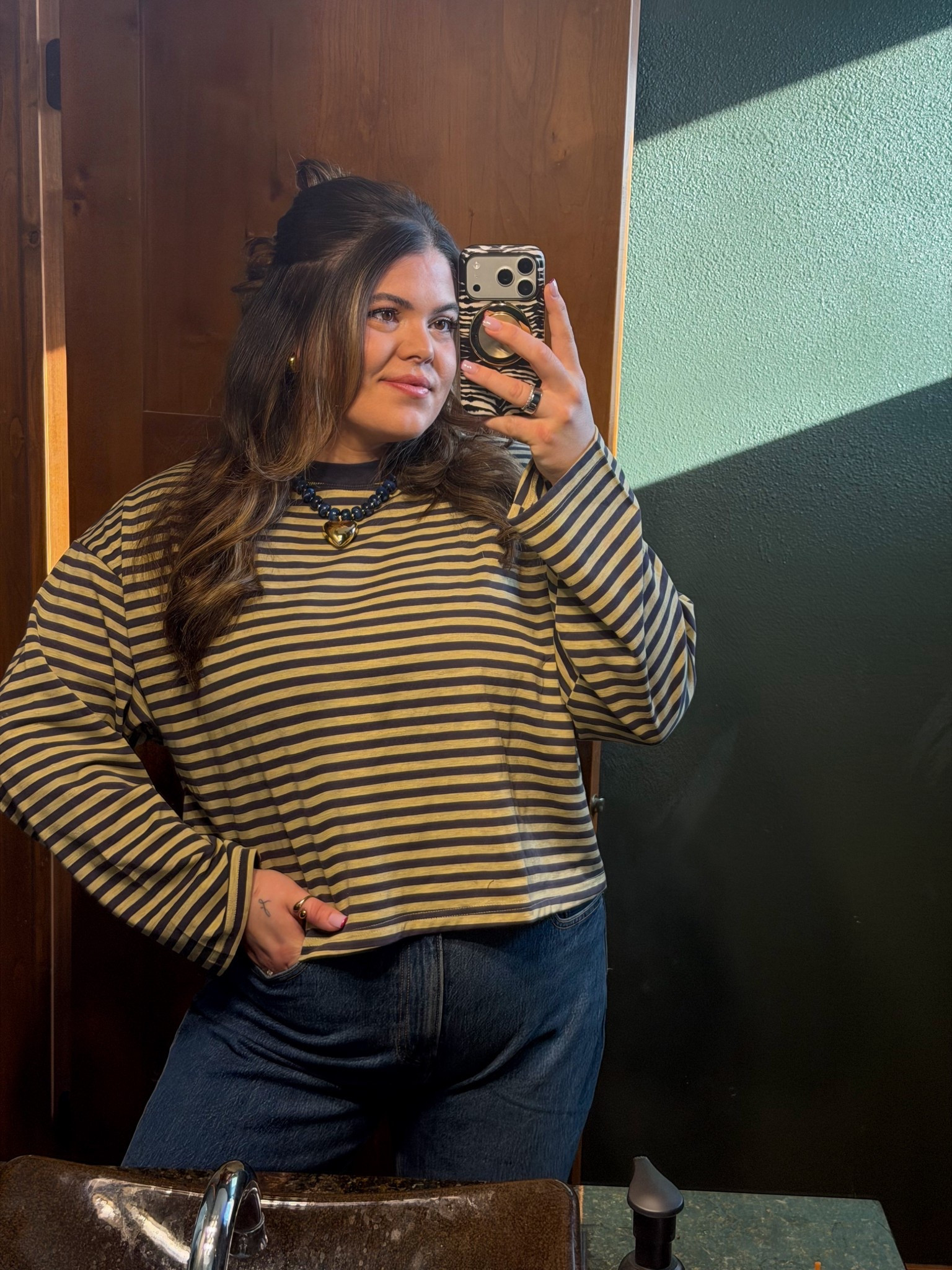 Today’s casual outfit to wfh! 

Lioness / daily drills tee dupe from Amazon + chunky necklace. 

Also grabbed these raw hem jeans from Abercrombie last week and I love the fit!!

#LTKValentine #LTKMidsize #LTKSaleAlert