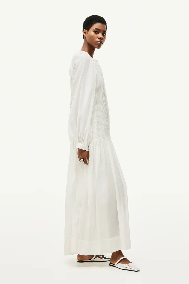 Pin-tuck maxi dress - White - Ladies | H&M GB | H&M (UK, MY, IN, SG, PH, TW, HK)
