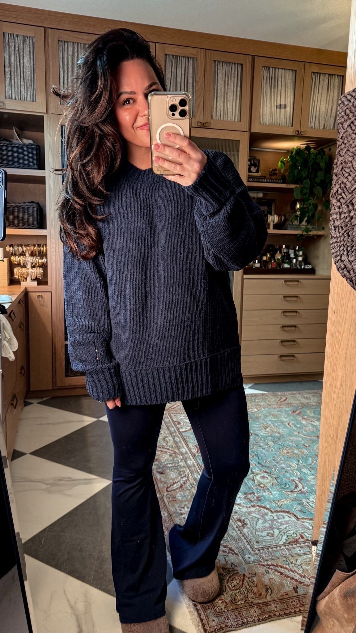 I am obsessed with this knit sweater. It is so warm and comfortable!

Wearing a large in the flare leggings and a medium in the sweater!



#LTKootd #LTKMidsize #LTKSeasonal