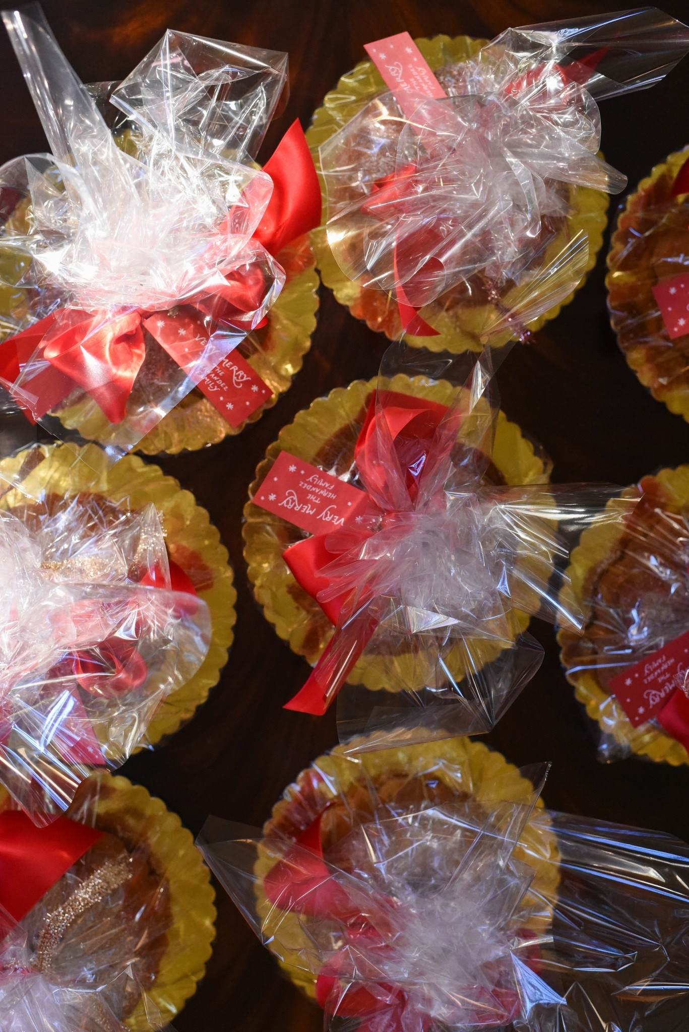 My OG supplies for wrapping up my “plain cakes” ❤️