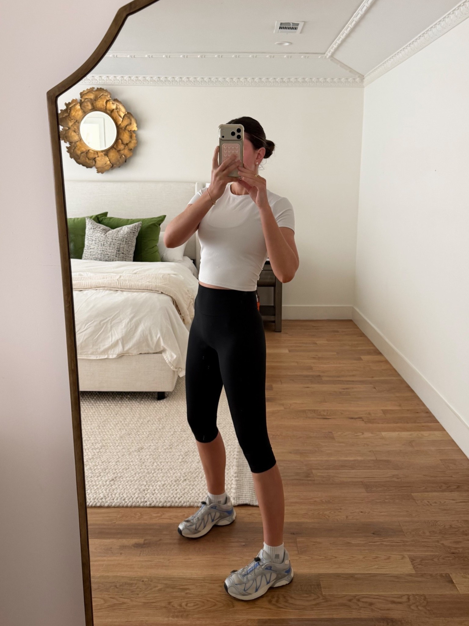 I’m obsessed with these capri leggings for a workout outfit that feels chic

#LTKActive #LTKmomlife #LTKfitnessgoals