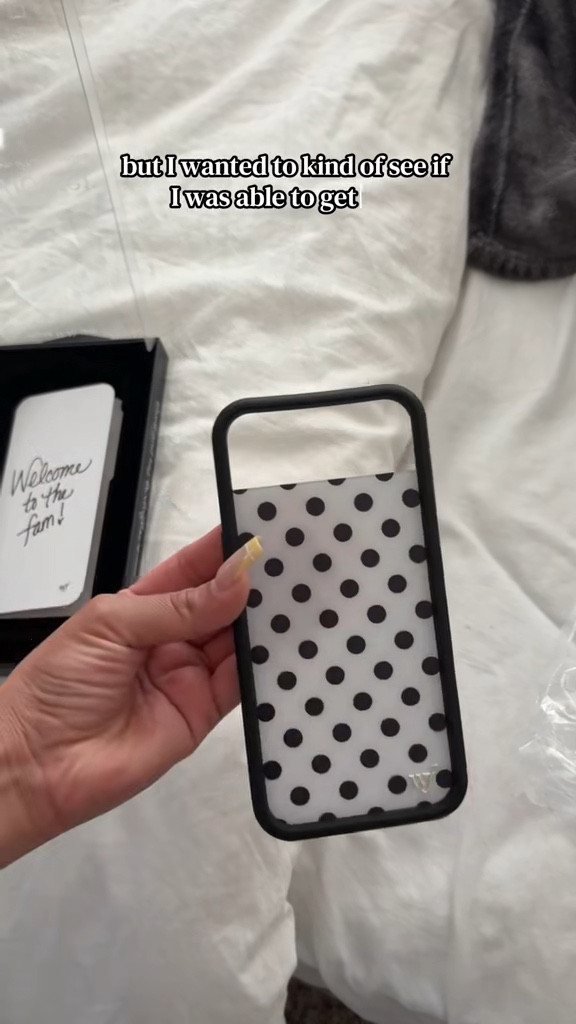 Wild flower polka dot case 🫶🏼🖤