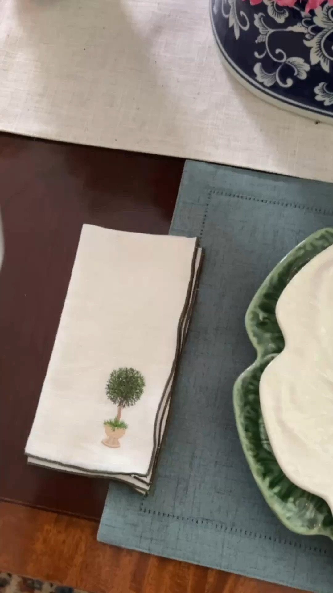 Hosting season is my favorite season. ✨ Creating a beautiful table is one of my favorite ways to welcome friends into our home. Thank you, @Wayfair, for partnering with me on this special dinner party.

#wayfair #wayfairpartner #ad