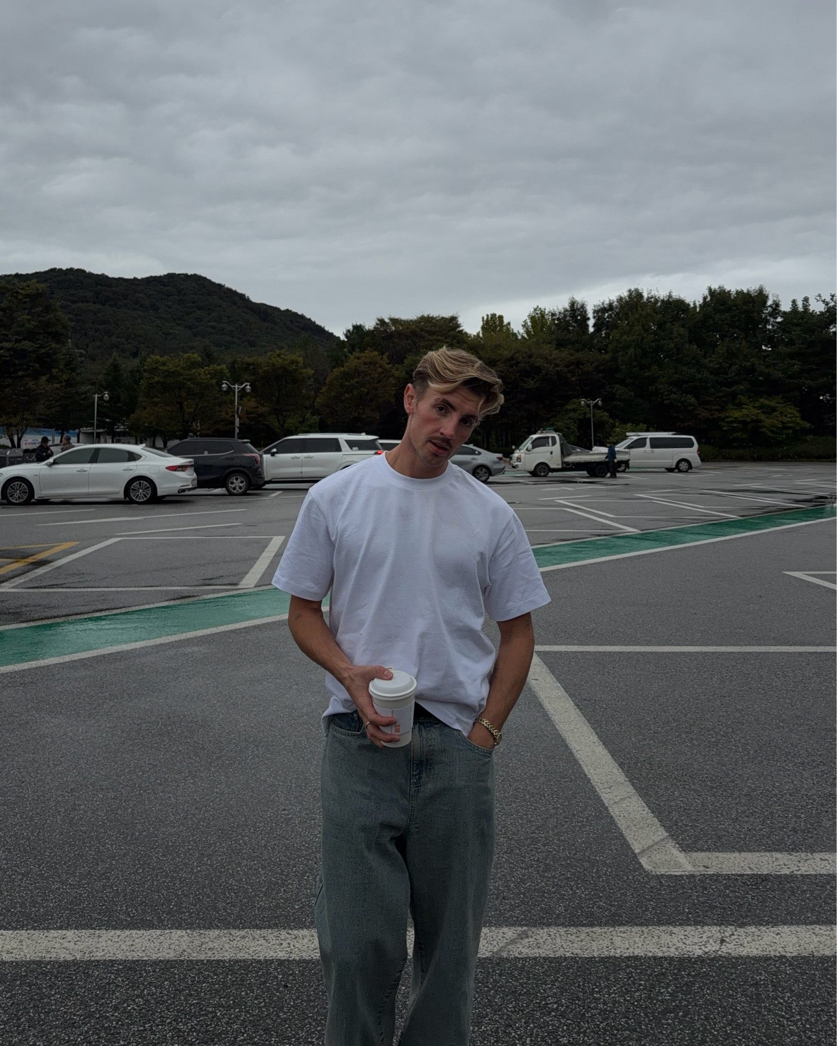 Simple autumn staple outfit for men, white tee, blue grey wash jeans and black trainers 

#LTKautumn #LTKuk #LTKmens