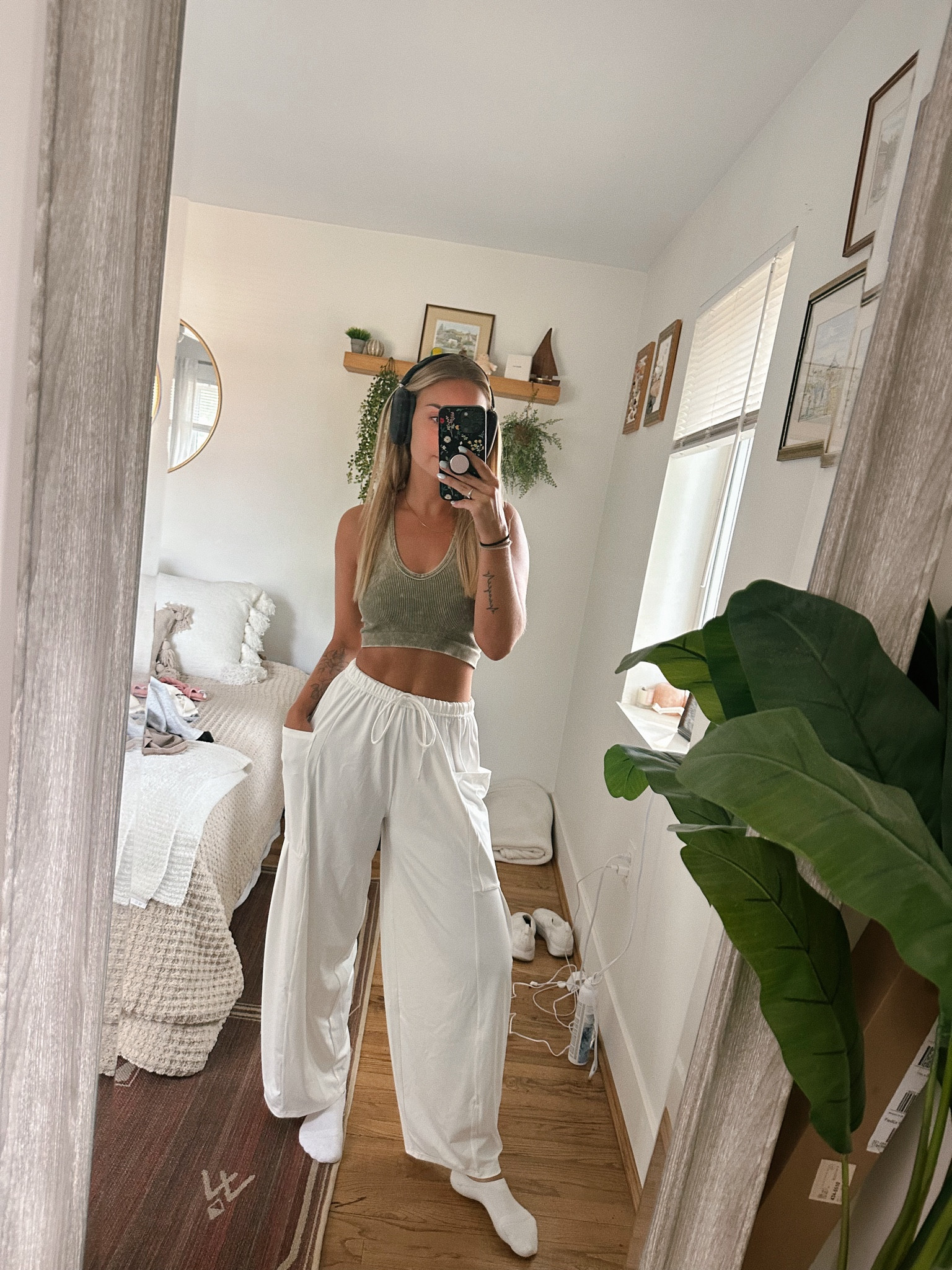 Comfy pants alert!!! I bought them in white, SHOCKERR. I have these in orange and a blue/teal color and love them! The ONLY downside is they are a tad short on me (I’m 5’6.5) but I still love them, and for $35??? Worth it! Wearing a small

#LTKTravel