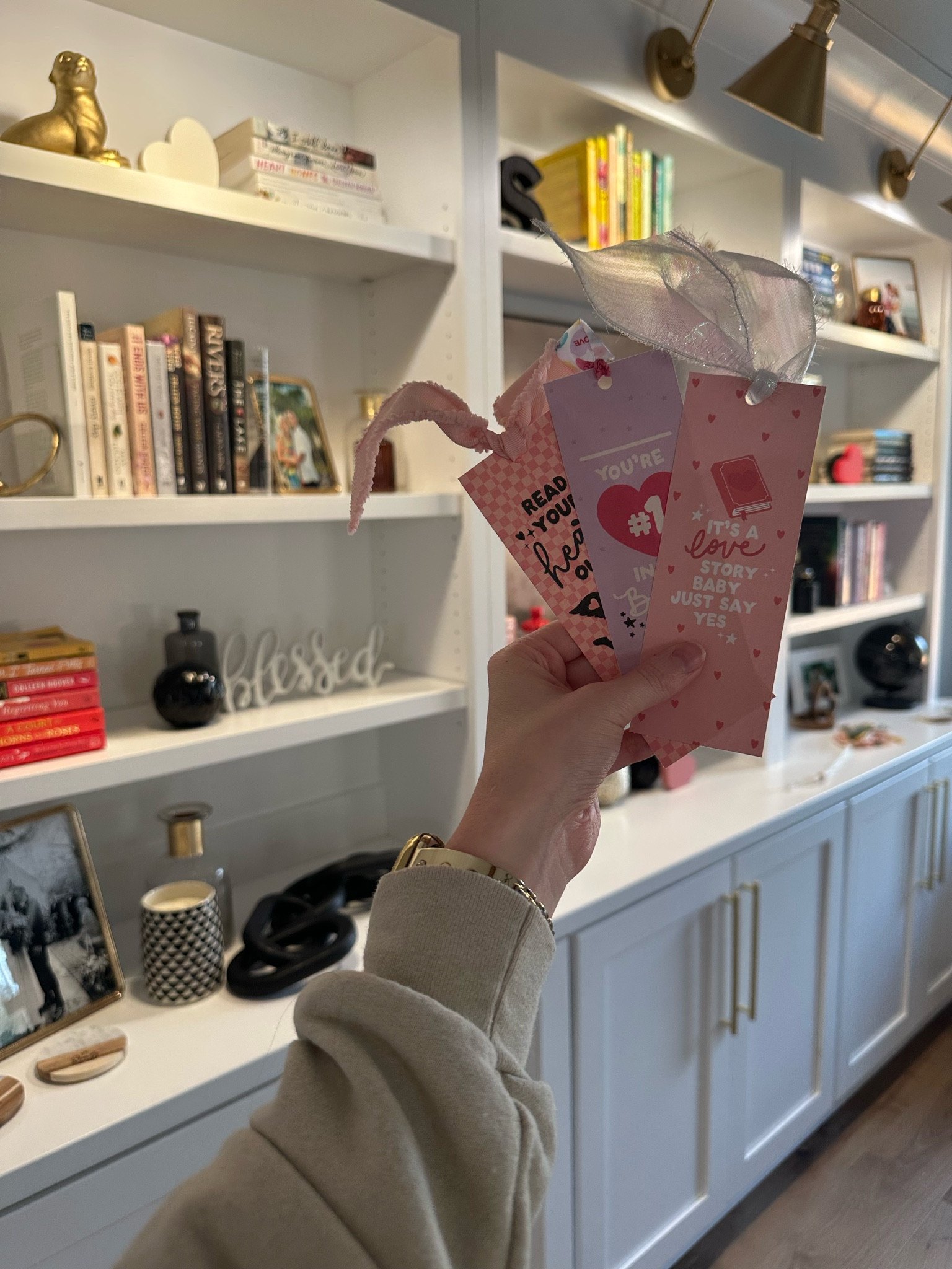 Day 9: You’re #1 in my book 💜📚
🏷️Printable bookmarks from the Letter Vee 
Home decor & books linked 🎀❤️

Valentine tag links. Valentine gift links. Valentine gifts for her links. Home decor  links. Book links. 

#LTKMostLoved #LTKSeasonal #LTKGiftGuide #LTKMostLoved #LTKGiftGuide #LTKSeasonal