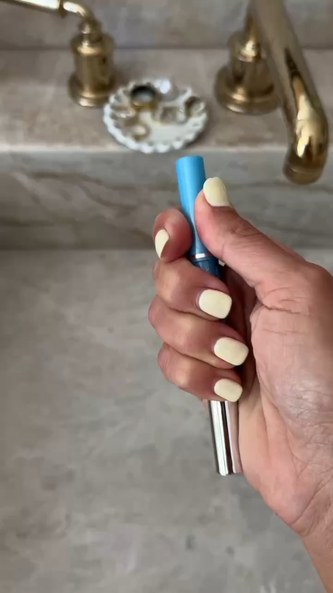 Travel jewelry cleaner 