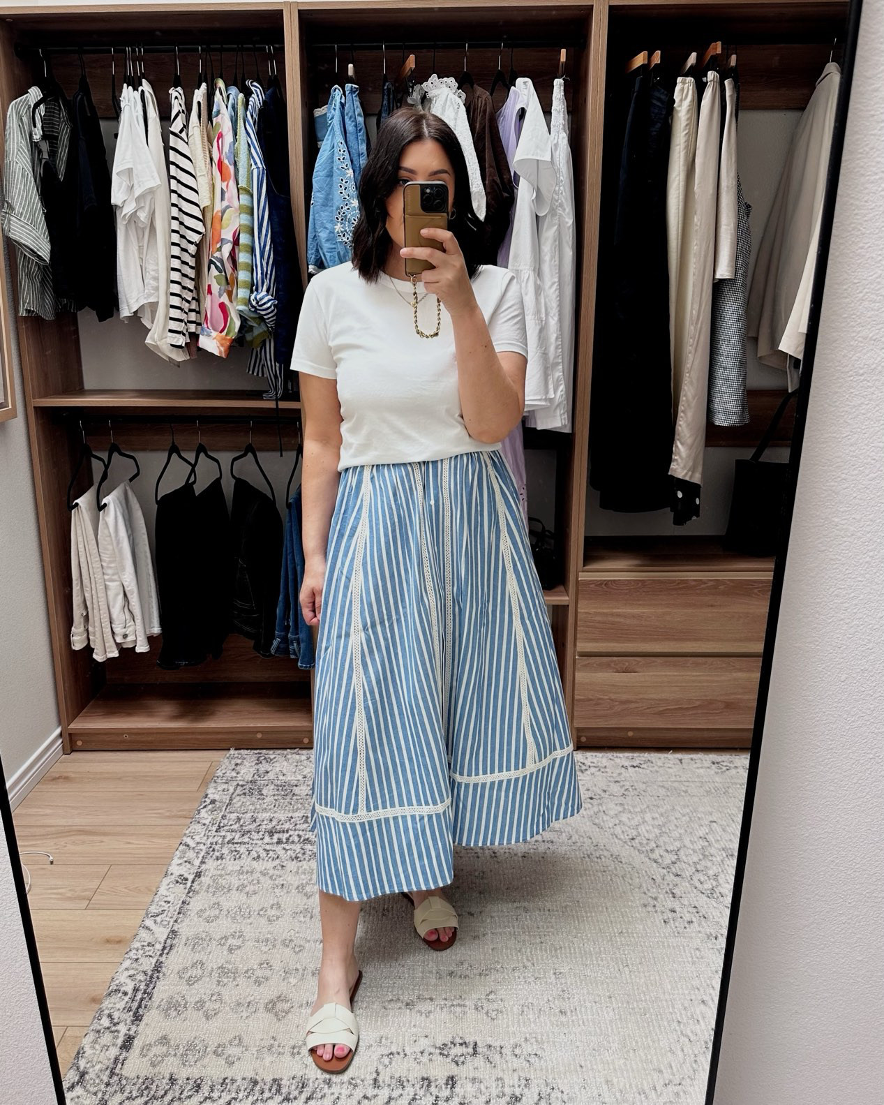 I am in the 8 of the skirt, but just barely. I think on second thought a 10 would be best for me! It runs true to size, just a bit more snug at the top of the waist. 

Otherwise it’s a gorgeous skirt. It’s gorgeoulsy sewn, with an eyelet trim around the panels, buttons down the front. It’s elite tbh. 

 