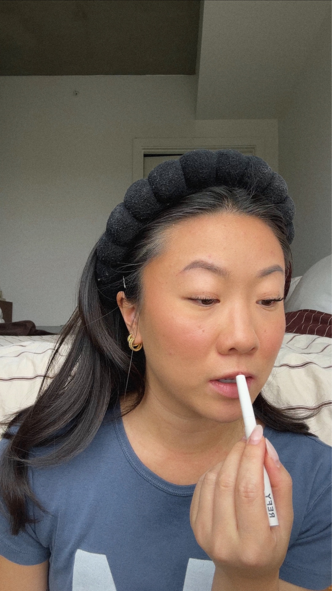 Breaking down my everyday makeup products + routine 💫 I am by no means a makeup expert but have been getting requests for this! I want my routine to be as easy as possible with minimal effort or room for error 😂 plus have some holy grail product recommendations for hooded eyes + Asian skin + sensitive skin!

Refy blur and hydrate primer
Makeup by Mario sculpting stick
Makeup by Mario surreal skin foundation
Elf liquid camo blush
Saie sun melt bronzer
L’Oréal brow stylist refiner
Shiseido lash curler
L’Oréal telescopic waterproof mascara
Refy blur lip liner 
Lancôme juicy tubes

#makeuproutine #makeupvideo #asianskin #makeupbymario #sensitiveskinmakeup #refybeauty