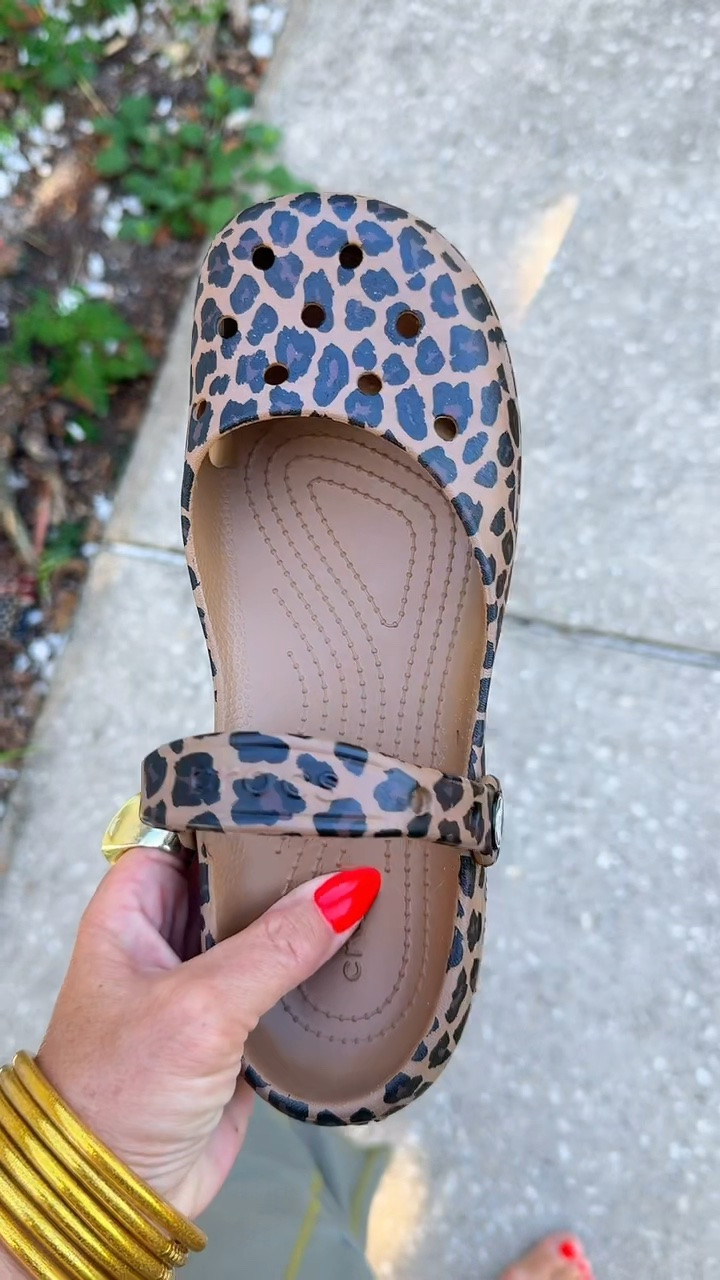I freaking LOVE these Crocs ballet flats! 🥿

#LTKWorkwear #LTKdayinmylife #LTKvlog