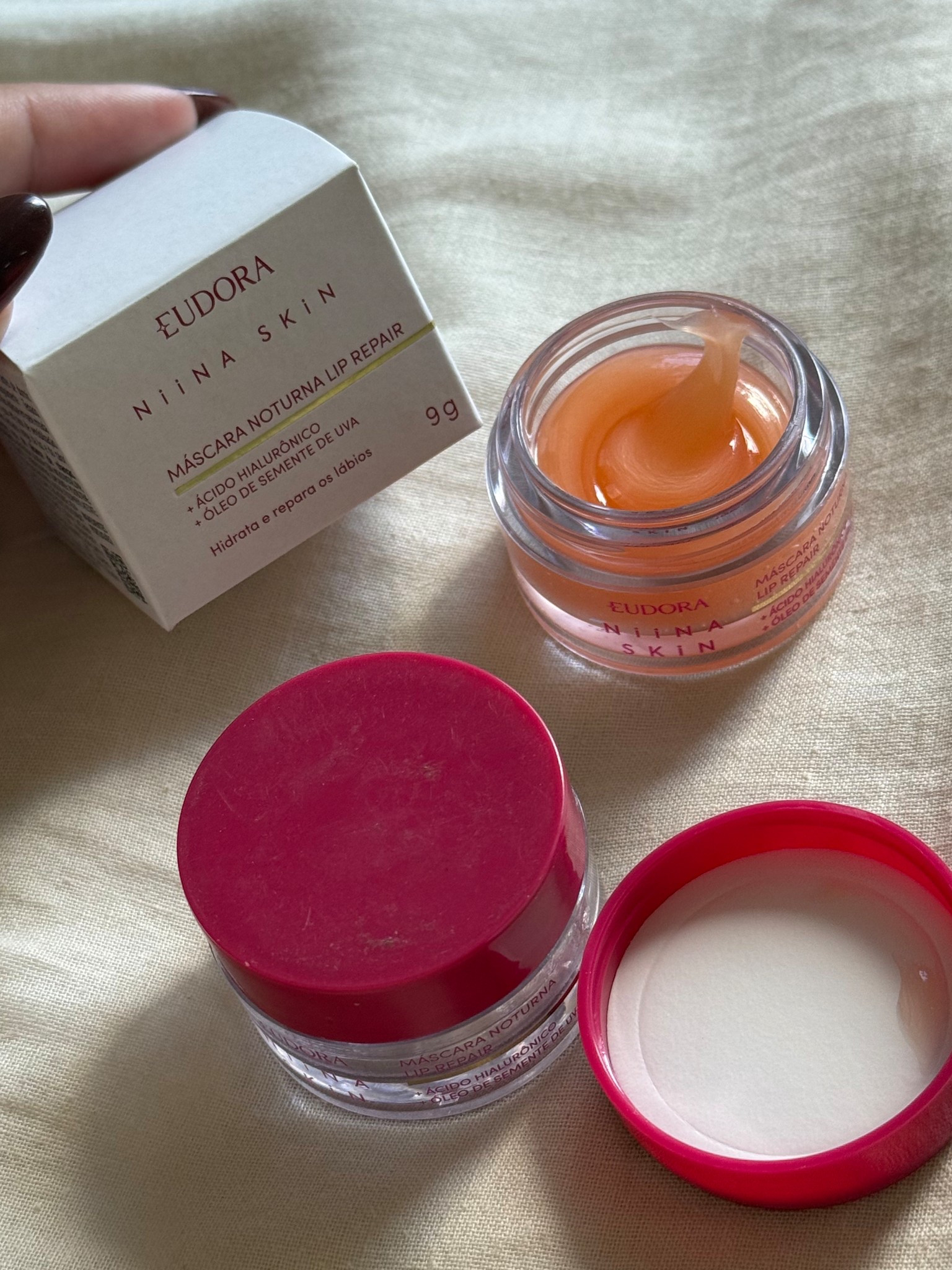 Máscara labial noturna Niina Secrets + Eudora é uma das melhores coisas que já usei na VIDA! Os lábios acordam 100% renovados. Boa e barata!

#LTKbrasil #LTKpromo #LTKbeleza