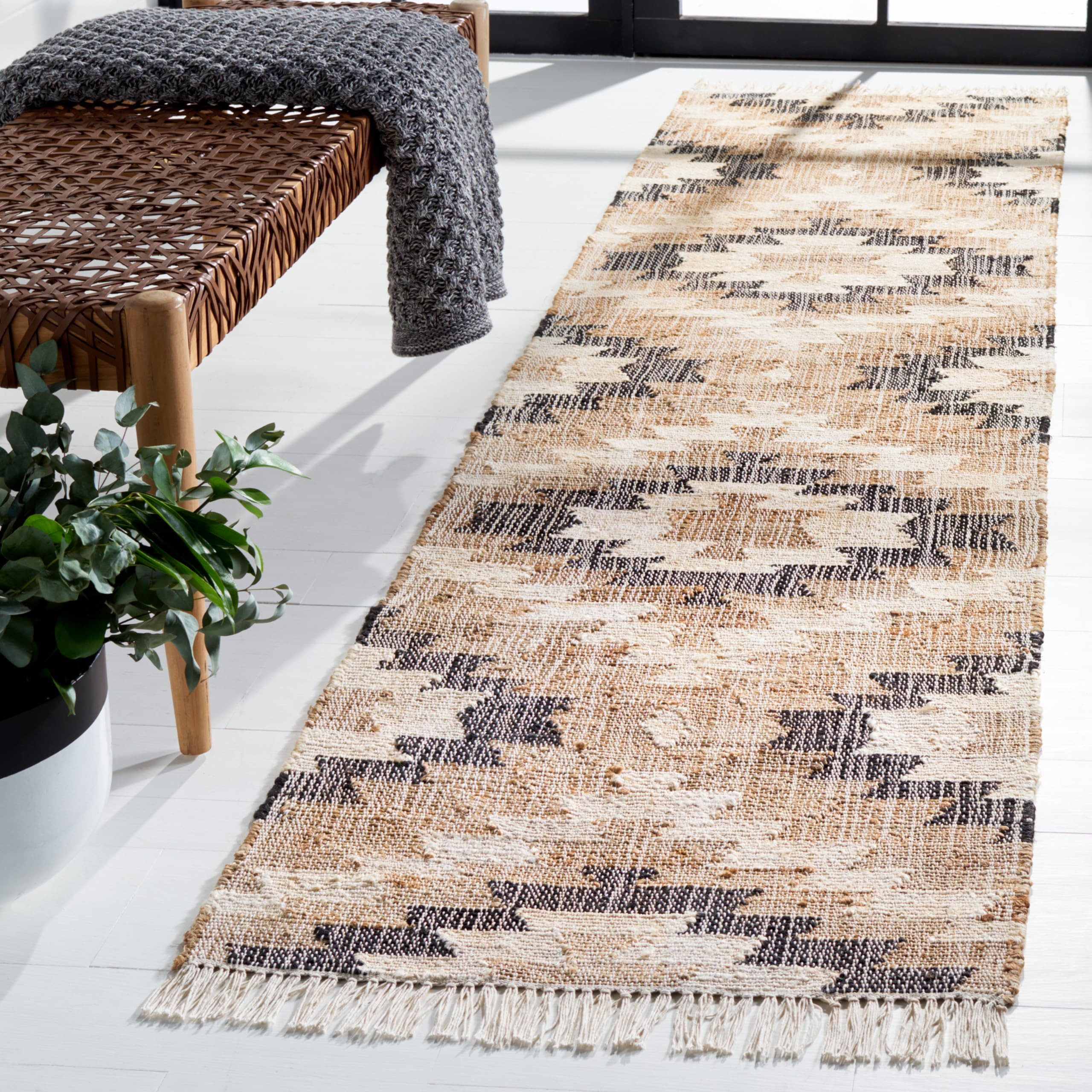 SAFAVIEH Natural Fiber Collection Runner Rug - 2'3" x 9', Natural & Black, Handmade Boho Southwes... | Amazon (US)