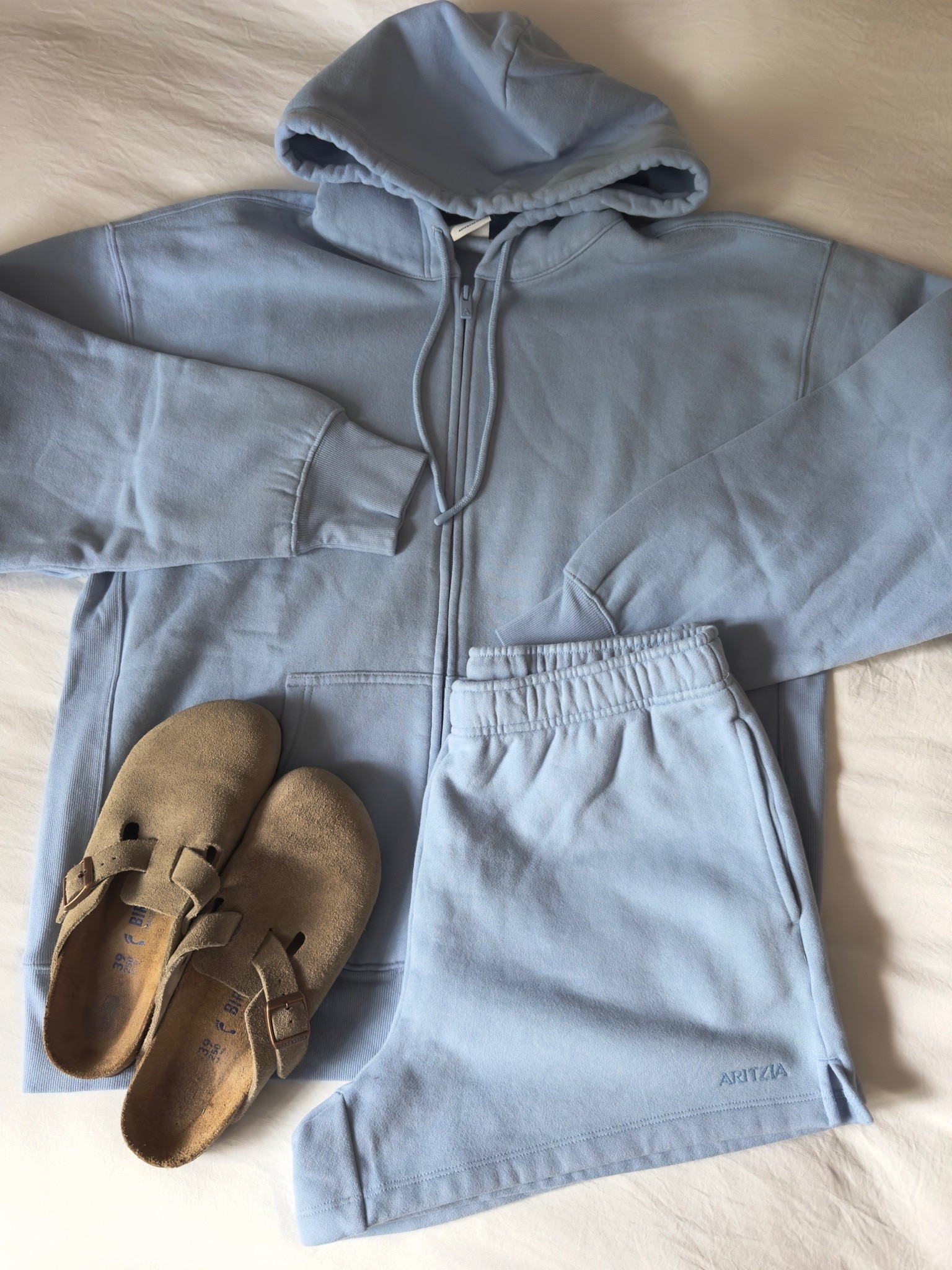 Prettiest Blue! I ordered my regular size in both and they’re perfect! 

#aritzia #clientelesale #rippleblue #sweatset #loungewear #hoodie #shorts #summer

#LTKSeasonal #LTKSaleAlert