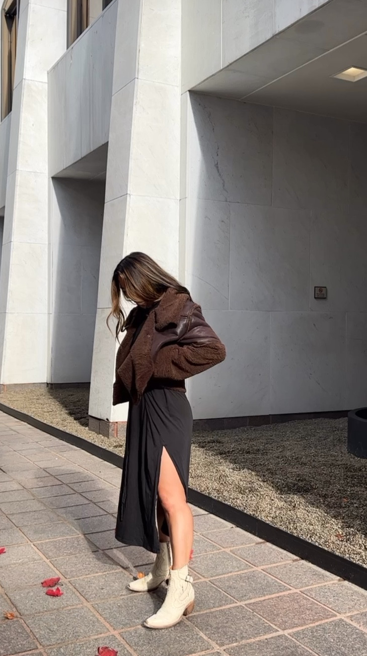 I am an autumn too🍂 @marrakechclothing has the it colors of the season with effortless styles and comfort 



- - - - - - - - - - 
#marrakechclothing #marrakechclothingfall24 #AutumnInTheCity #fallfashion #MarrakechCGlam #ltkseasonal #falllooks #fallinspo #momstyle #pnw #pdx 
