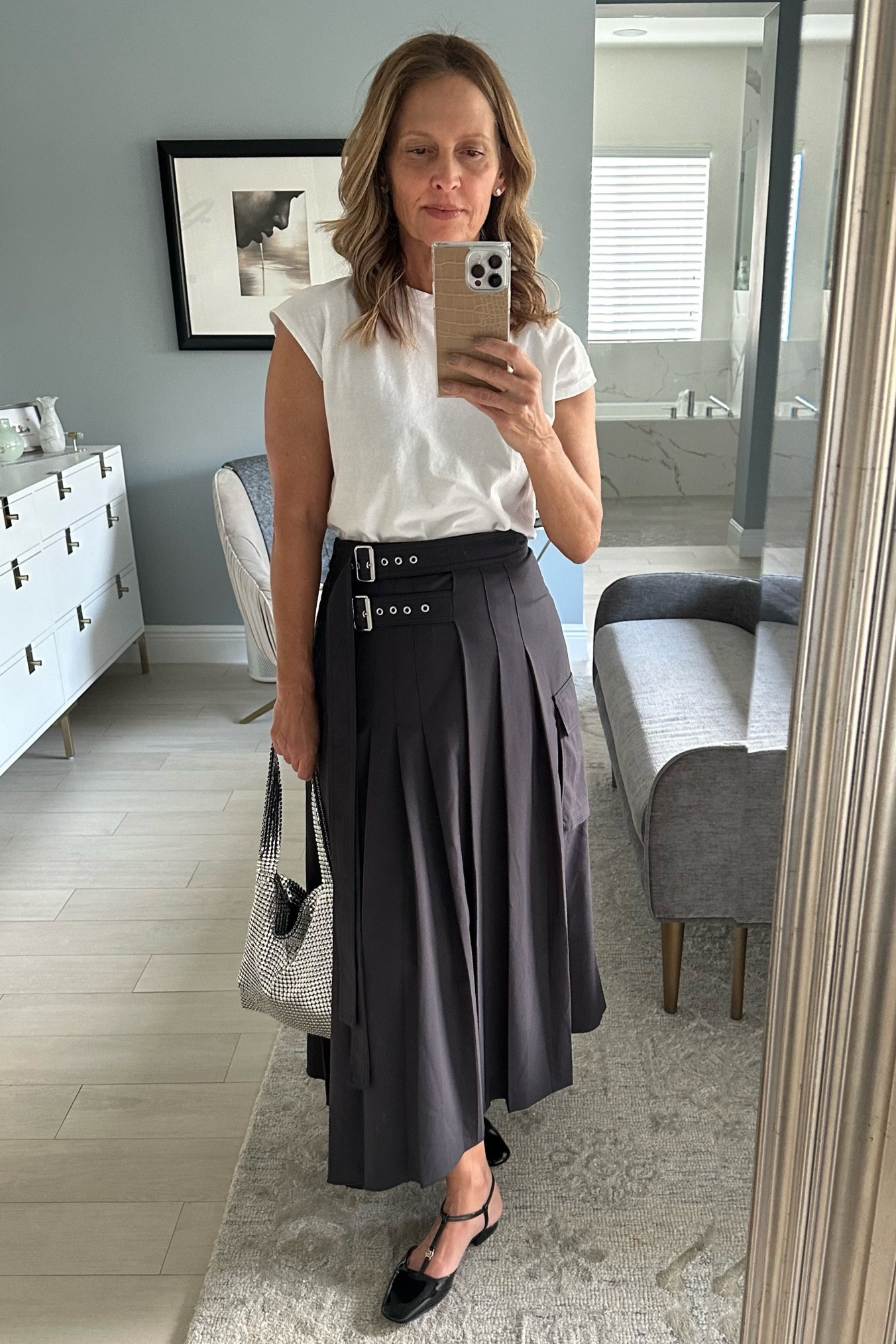 Mixing high and low today!

Being stylish does not mean dressing in designer brands, fast fashion, or thrifted head to toe. 

Mixing it up has more personality and exudes a unique sense of style🖤🤍

Outfit is old Zara
Shoes are Gucci last season
Bag is new🤗 and linked! 

#LTKitbag #LTKstyletip #LTKU