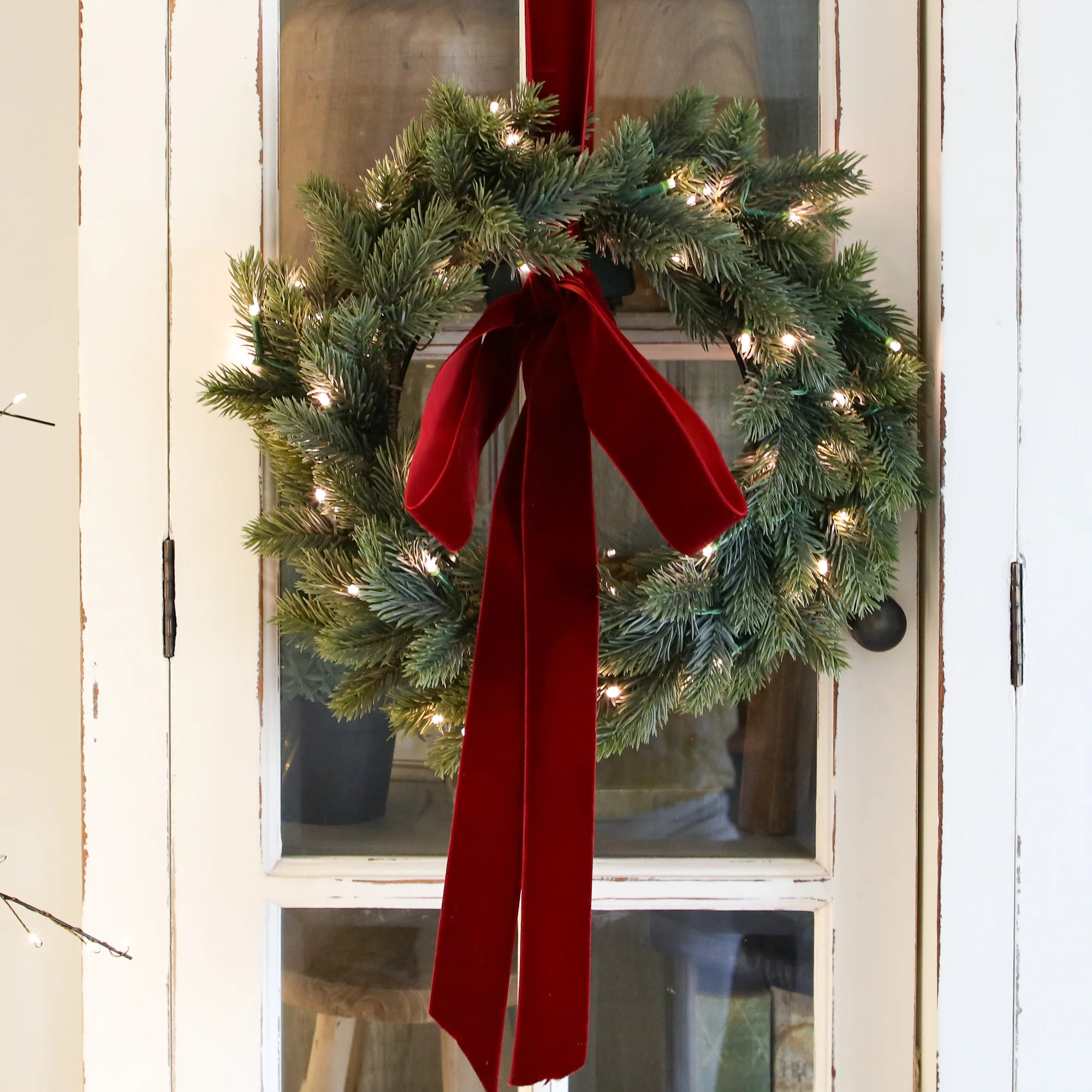 LED Prelit Winnipeg Pine Wreath-15.7in | Interior Delights