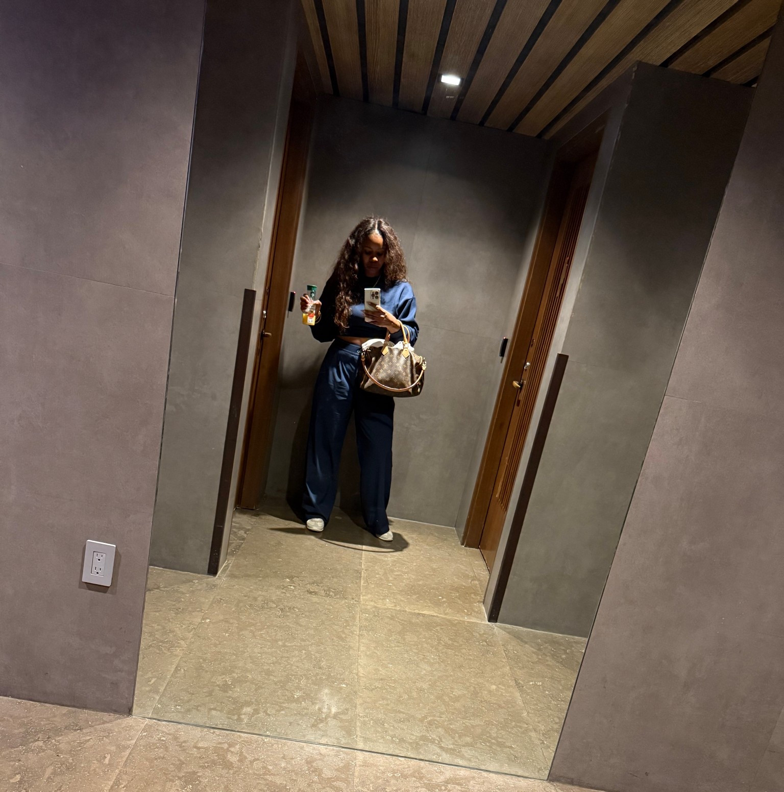 Airport fit! @alo I have to be comfy on a plane! But always cute 

#LTKOver40 #LTKTravel #LTKootd