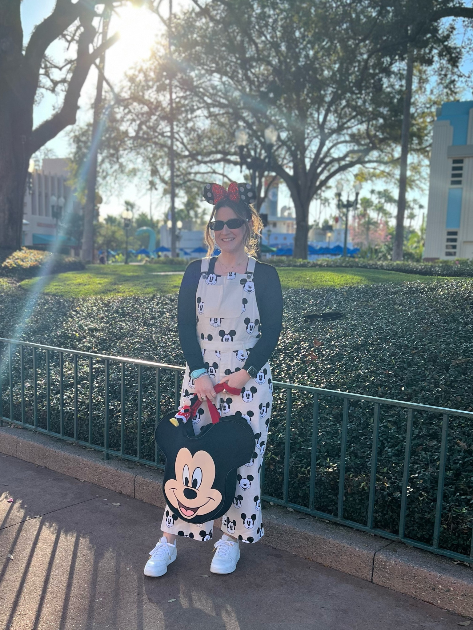 Hello Hollywood! 

#disney #heruniverse #mickey 