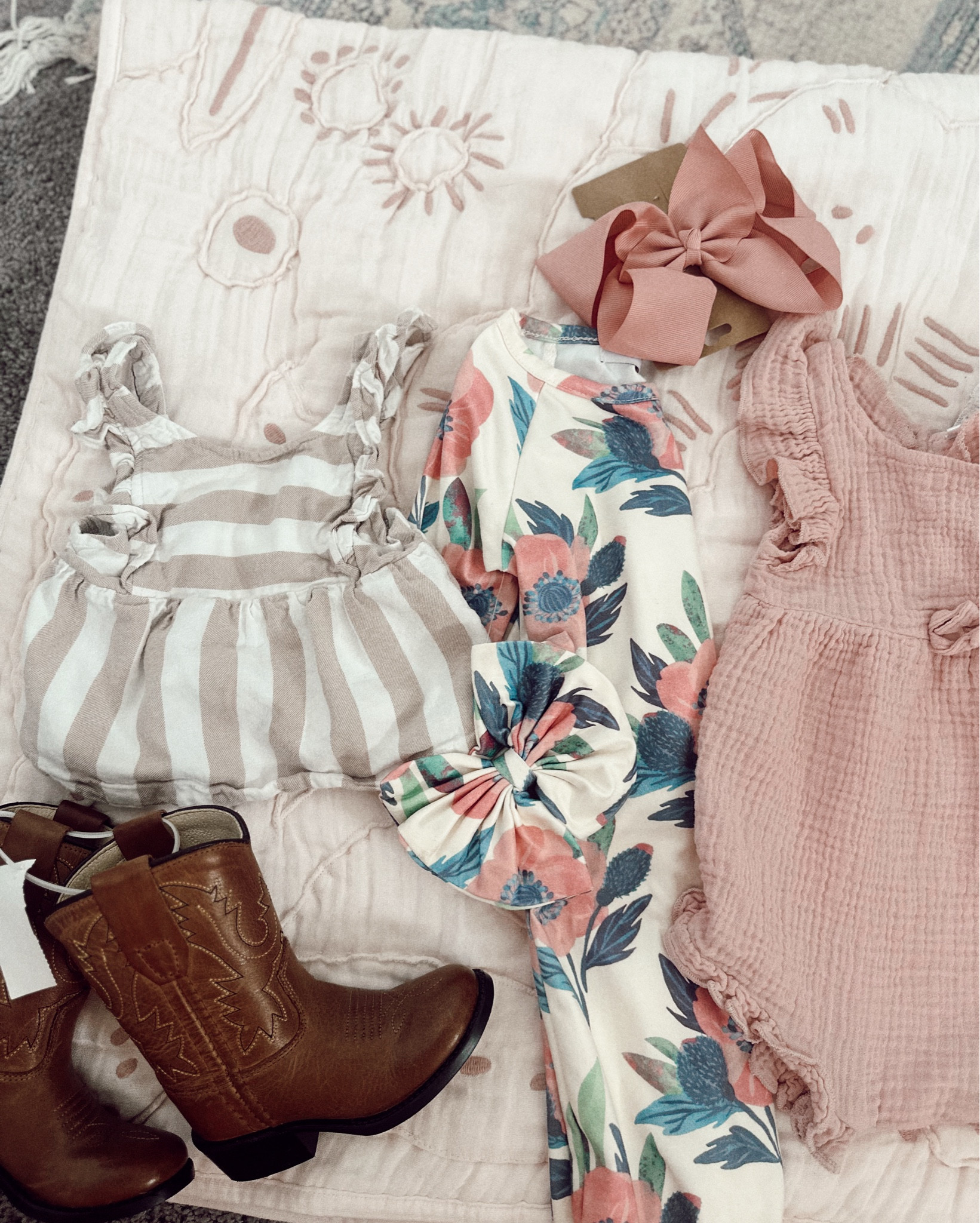 Cutie little things for a baby girl 🤭💓🎀👶🏼✨

#LTKBaby #LTKKids #LTKBump