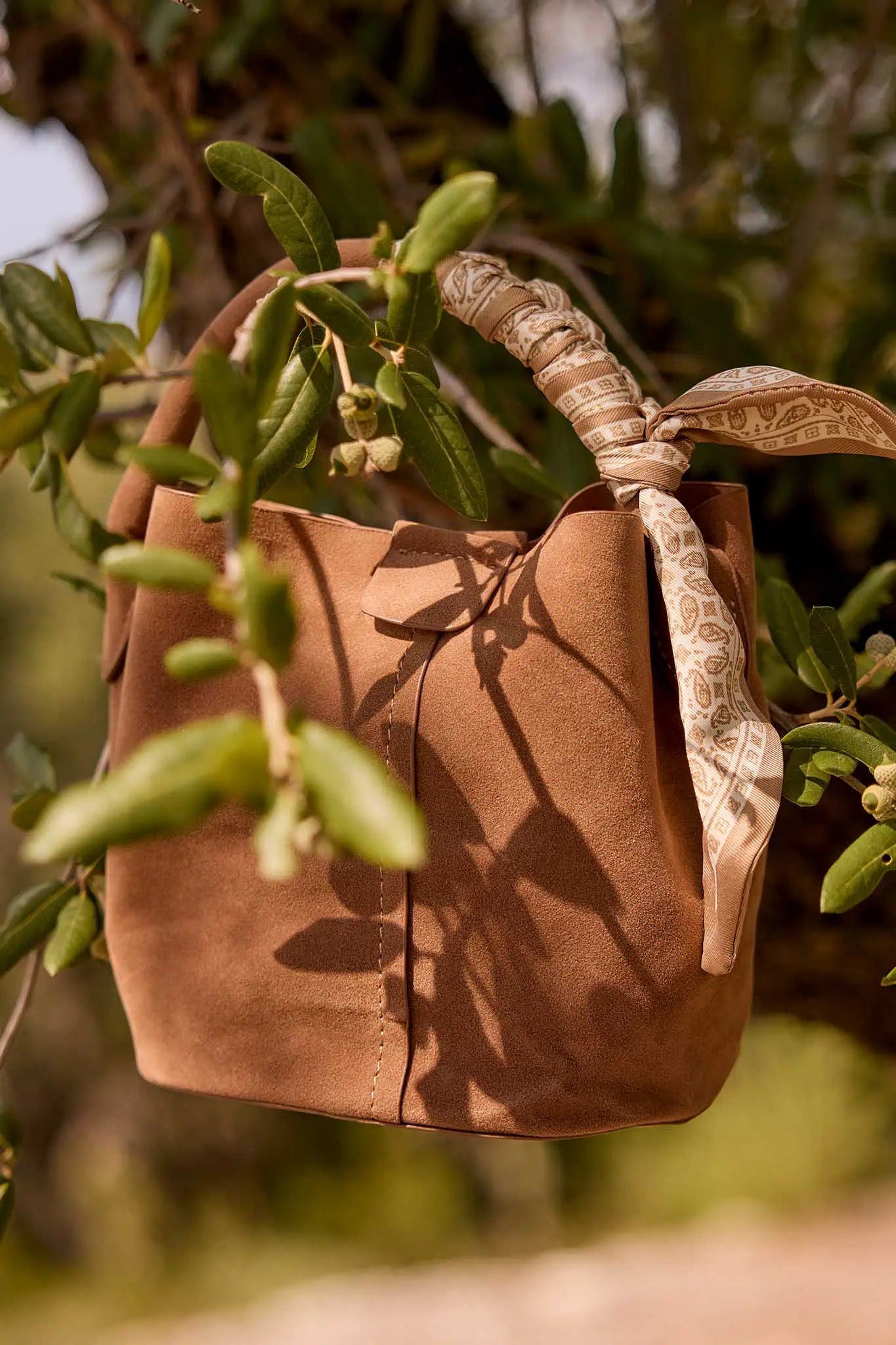 Serena Bag, Suede- Taupe | Avara