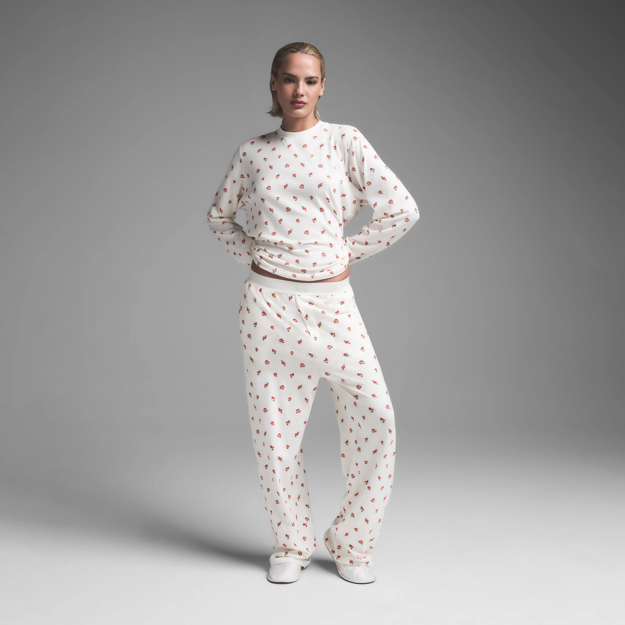 BOYFRIEND LONG SLEEVE T-SHIRT AND LOOSE PANT SET | MARBLE MUSHROOM PRINT | SKIMS (US)