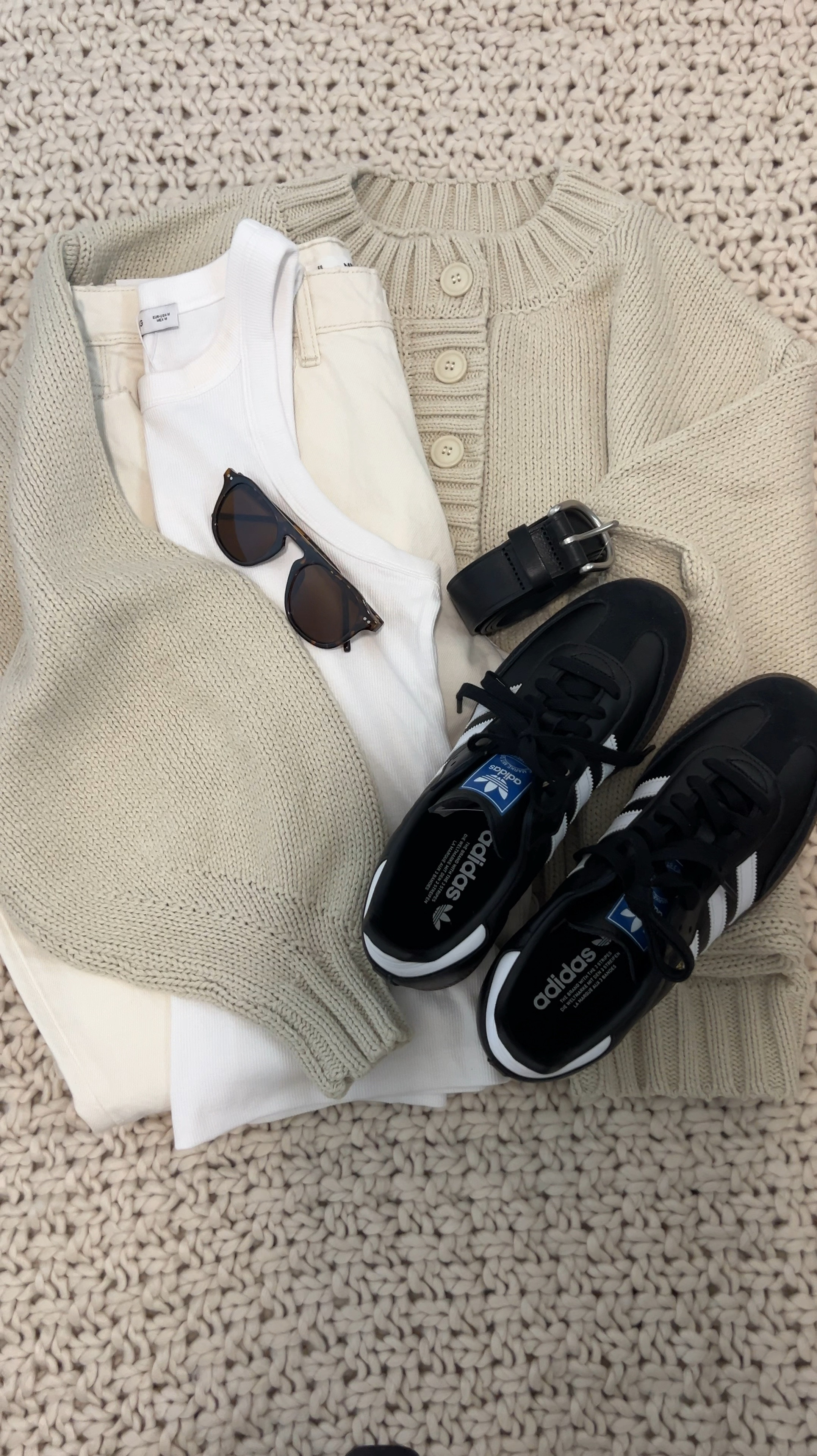 Fall capsule wardrobe outfit inspiration 

#LTKFallSale #LTKStyleTip #LTKSeasonal