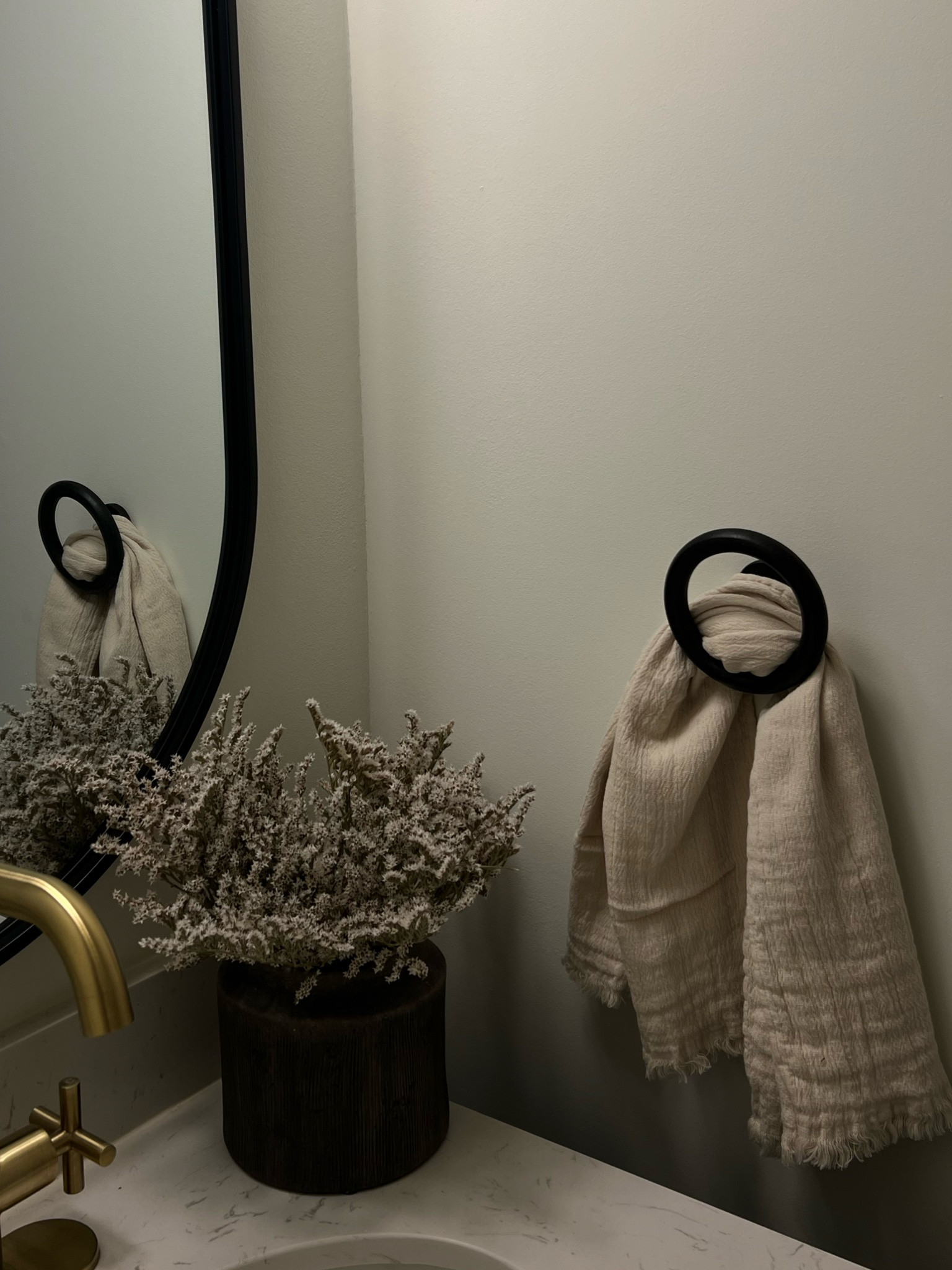 Ceramic Bathroom Hand Towel Hook 

#LTKhome #LTKstyletip #LTKfindsunder50