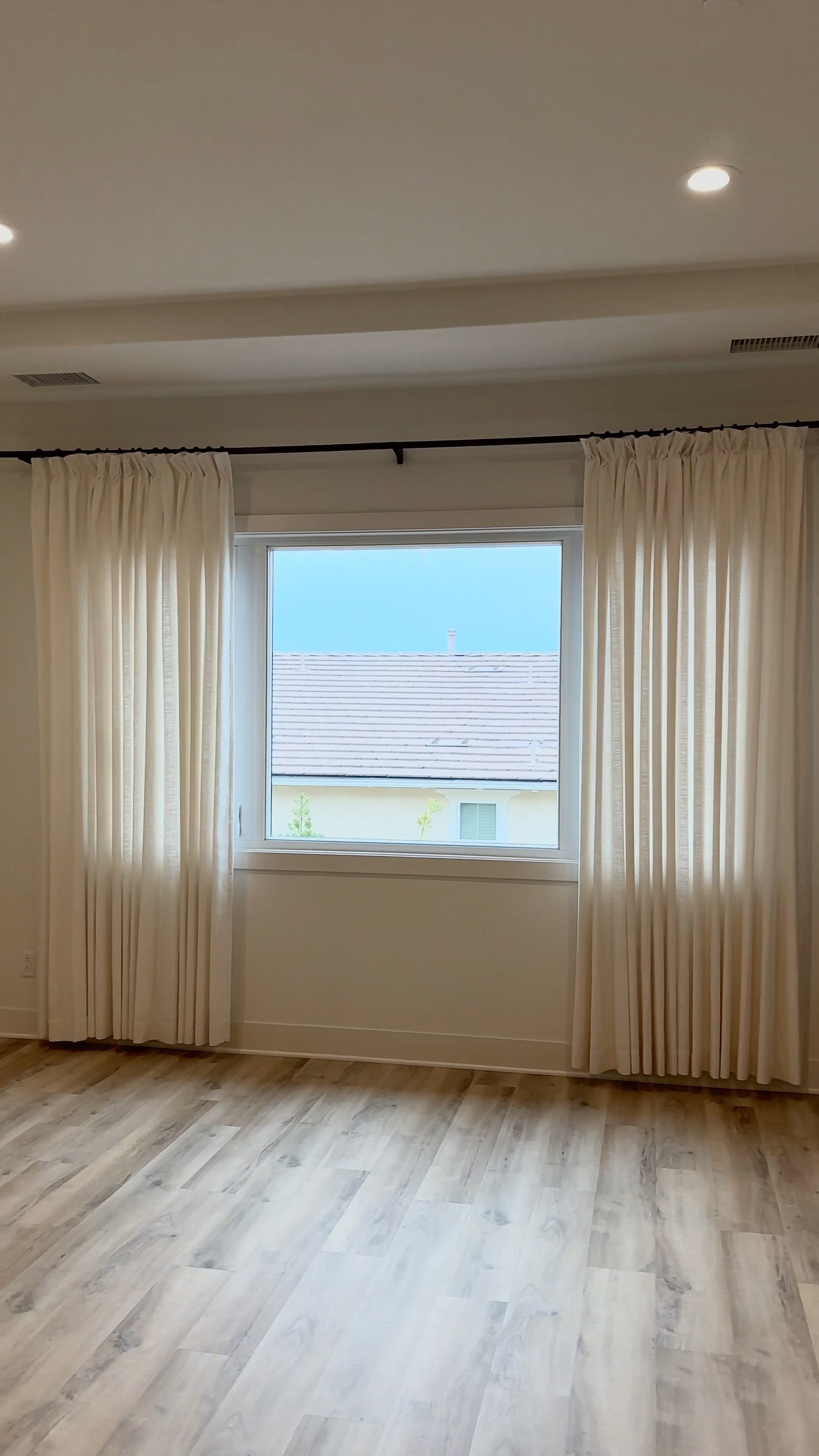 Color: Ivory White 
Triple Pinch Pleat 
Single Panel Width 
Shading 70-85% 
No matching tie back 
Memory Training 
#linencurtains #linendrapes #twopages #rhdupe 