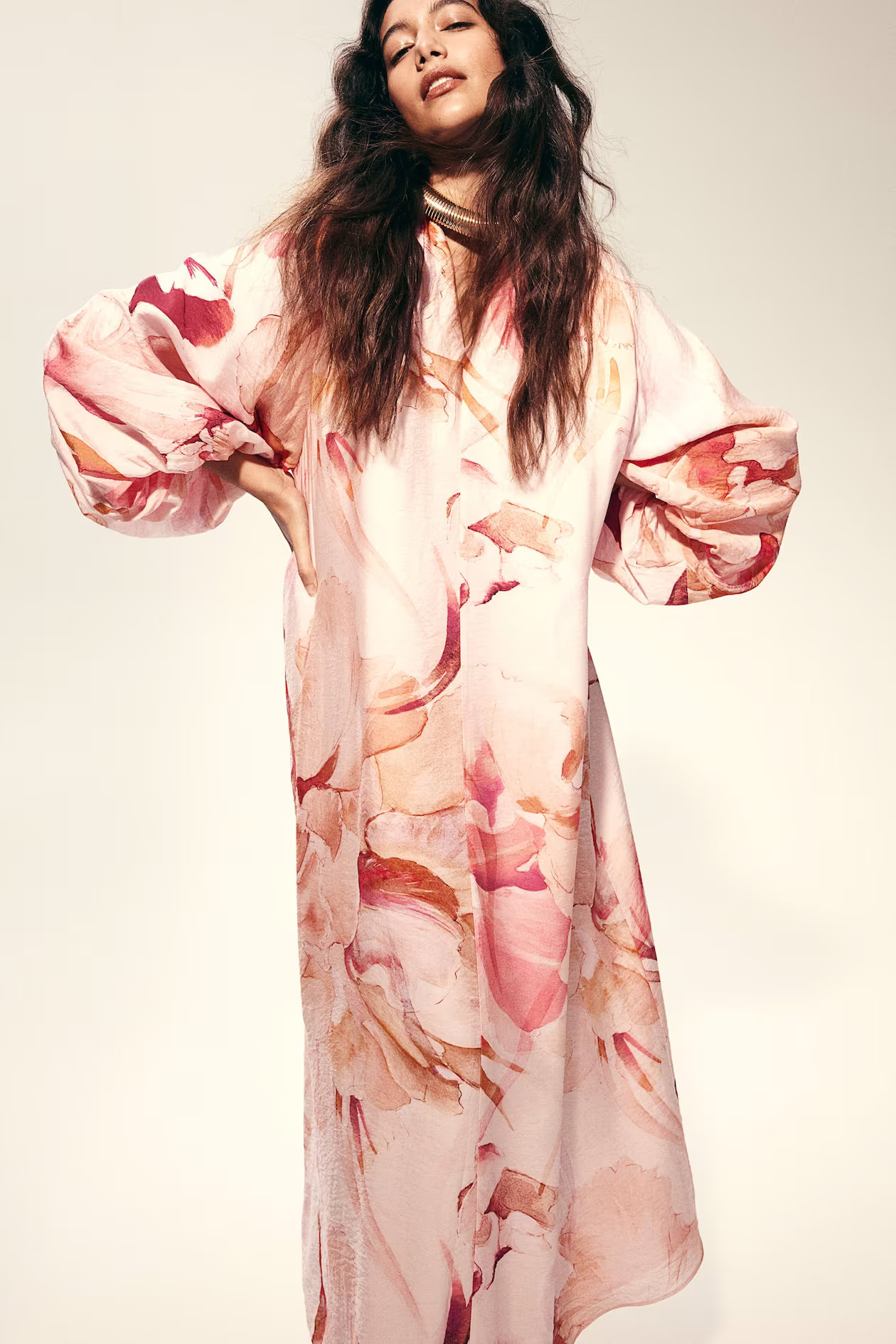 Maxikleid aus Crêpe - Pfirsichrosa/Blumen - Ladies | H&M AT | H&M (DE, AT, CH, NL, FI)