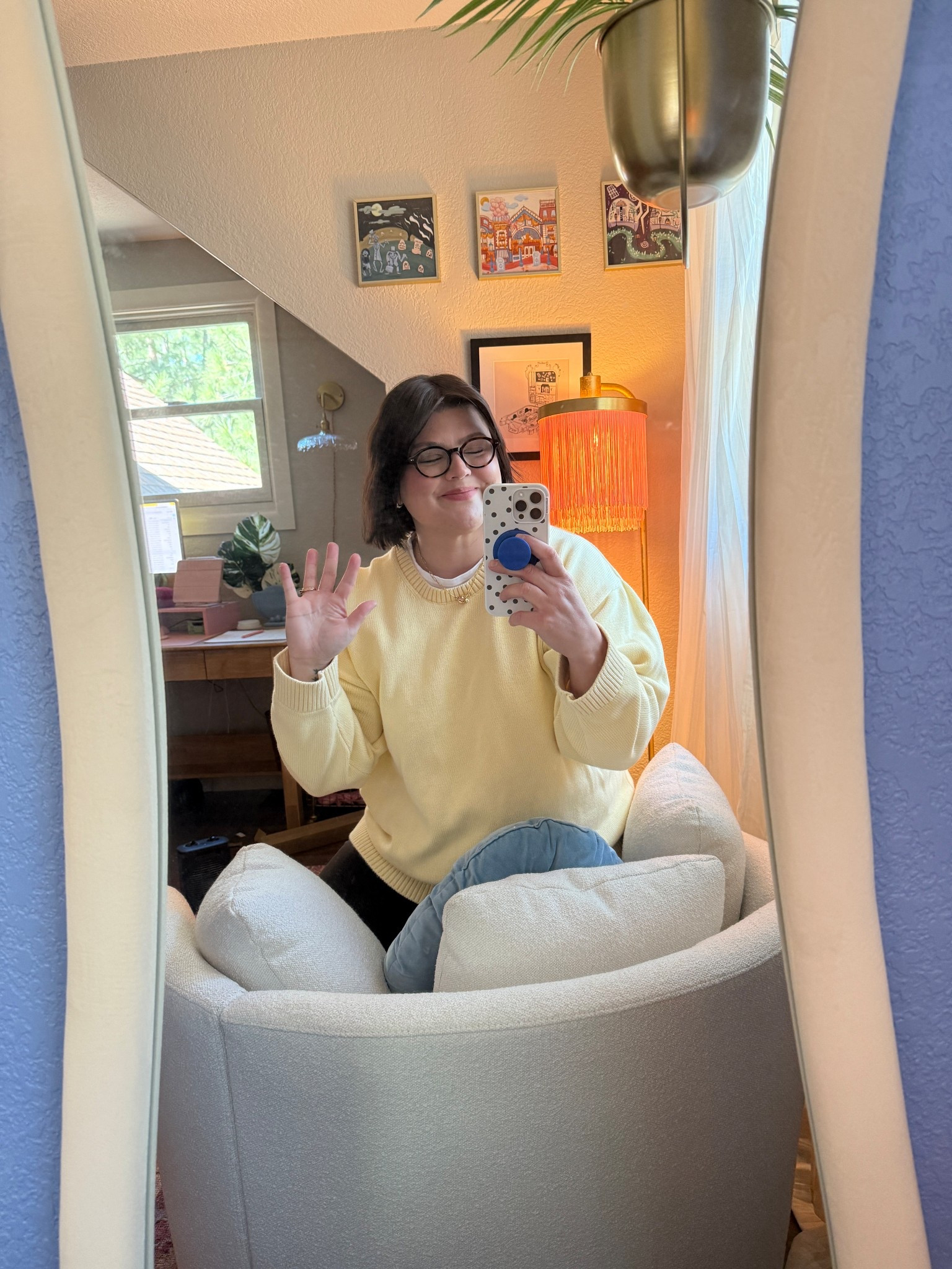 cozy outfit of the day! Wearing my new Warby Parker frames and my favorite gap men's sweater 💛

#comfyoutfit #curvystyle 