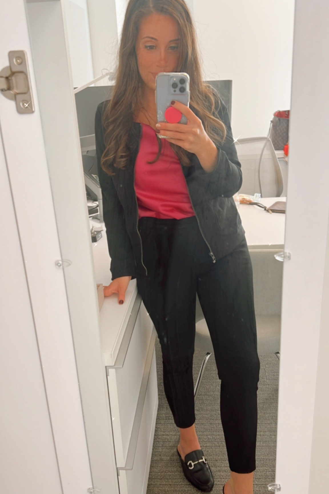 Work ootd 

Banana republic cowl neck silky top I’m in pink but comes in neutral colors size XS P

Banana republic utility jacket in size XS petite 

My favorite work pants  are these womens ankle dress pants from banana republic in 4P 