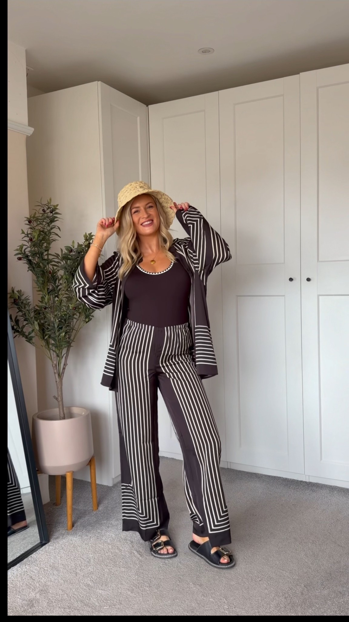 Love this co ord and swimsuit 😍😍 wearing M in swimsuit and shirt and small in trousers x 

Holiday outfit, summer outfit 