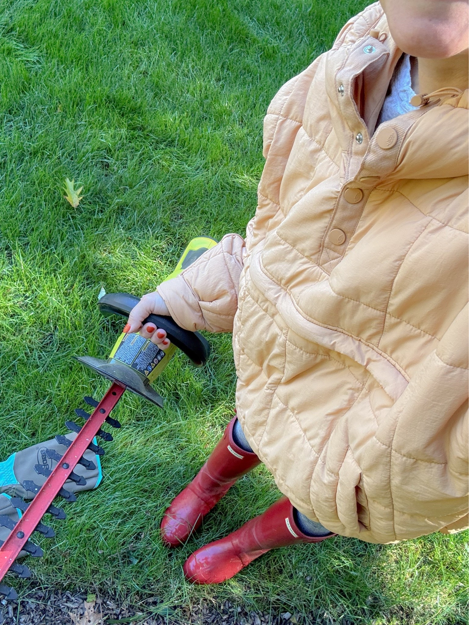 Gotta look cute while using power tools 😜 
Free People pullover coat, Hunter boots.

#LTKdayinmylife #LTKSeasonal #LTKOver40