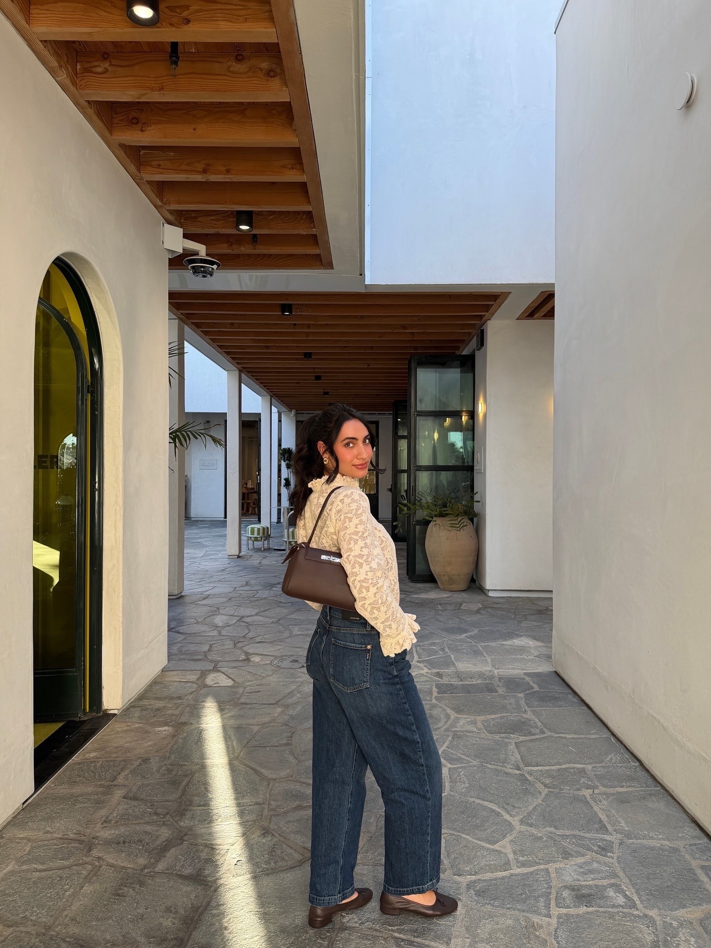 The perfect ‘let’s grab a coffee’ outfit! I love a good button down top tucked into some coffee jeans 👖✨

#LTKootd #LTKgrwm