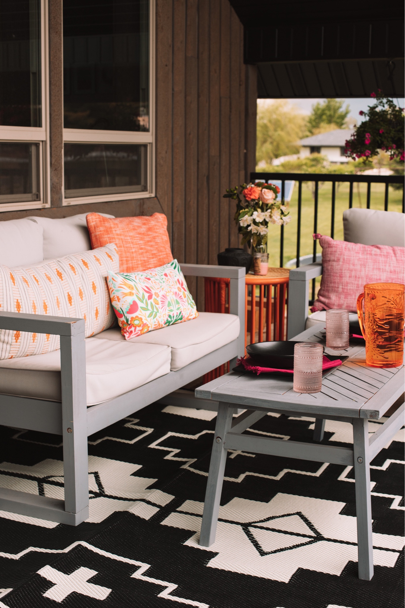 Deck decor 