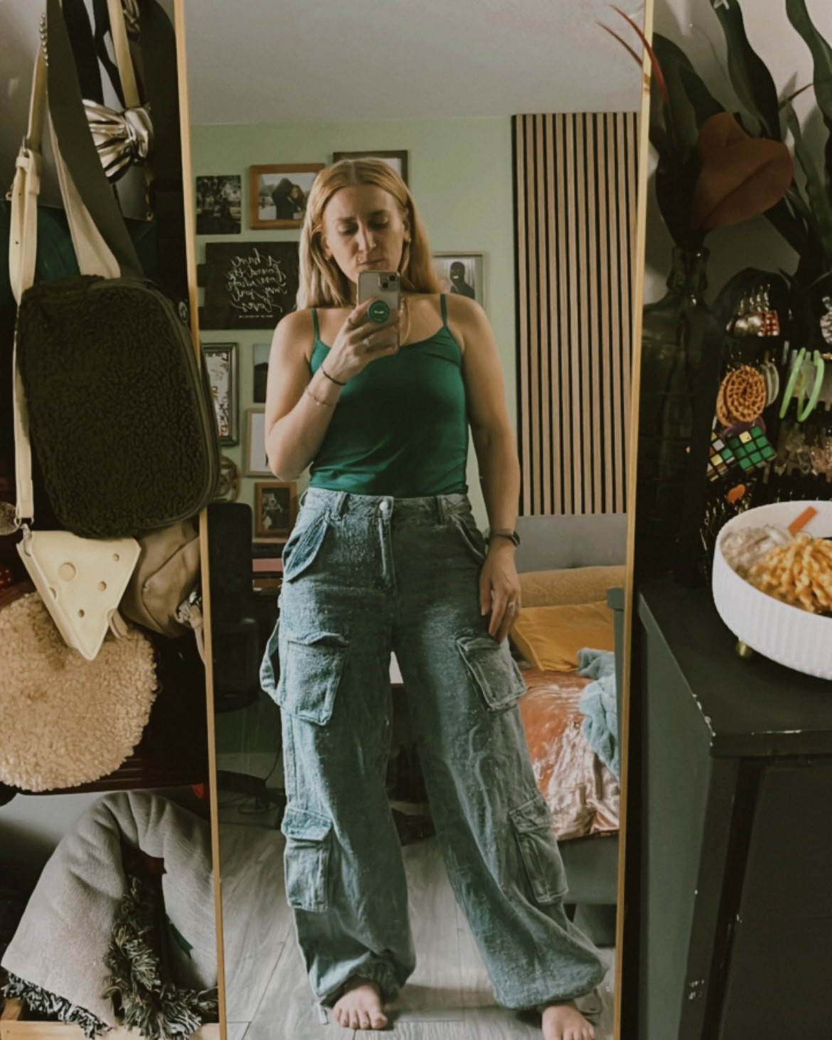 The comfiest pair of carpenter cargo pants ever for only $15!

#LTKStyleTip #LTKSaleAlert #LTKMidsize