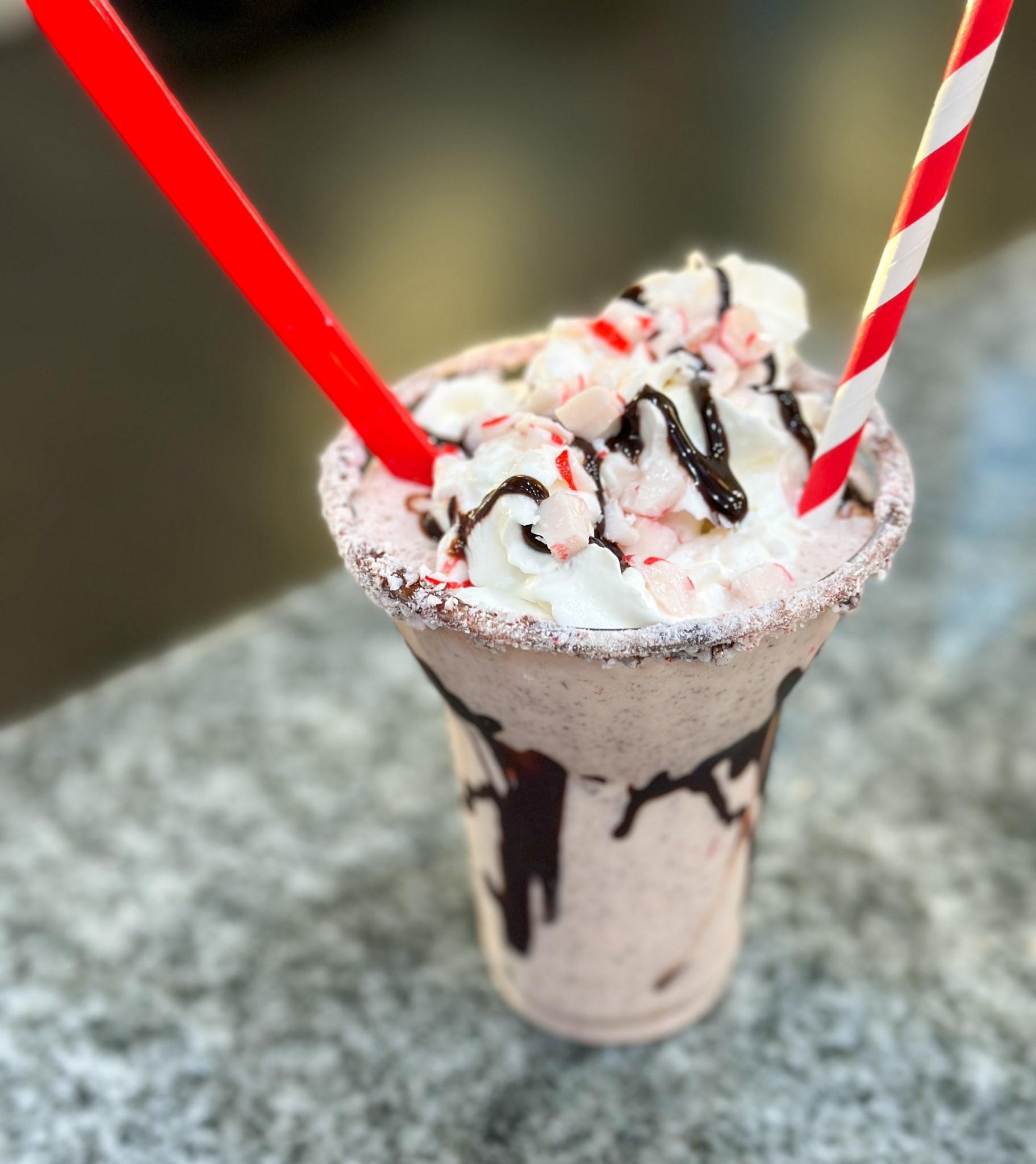 Delicious peppermint milkshakes. Delicious #milkshakes #peppermintmilkshakes #holidaydrinks #peppermint 